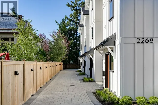 3 - 2268 BOWKER AVENUE, Oak Bay 2