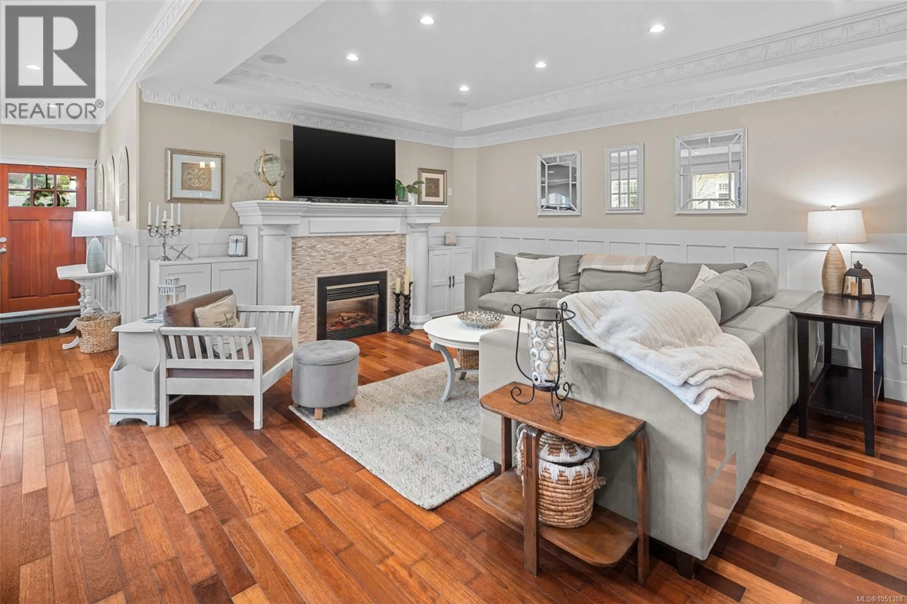 Living room with furniture, unknown for 2026 HANNINGTON ROAD, Langford British Columbia V9B6R6
