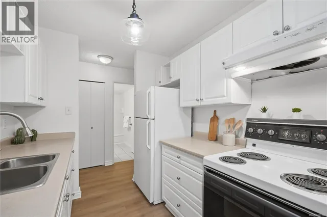 411 - 909 PEMBROKE STREET, Victoria 4