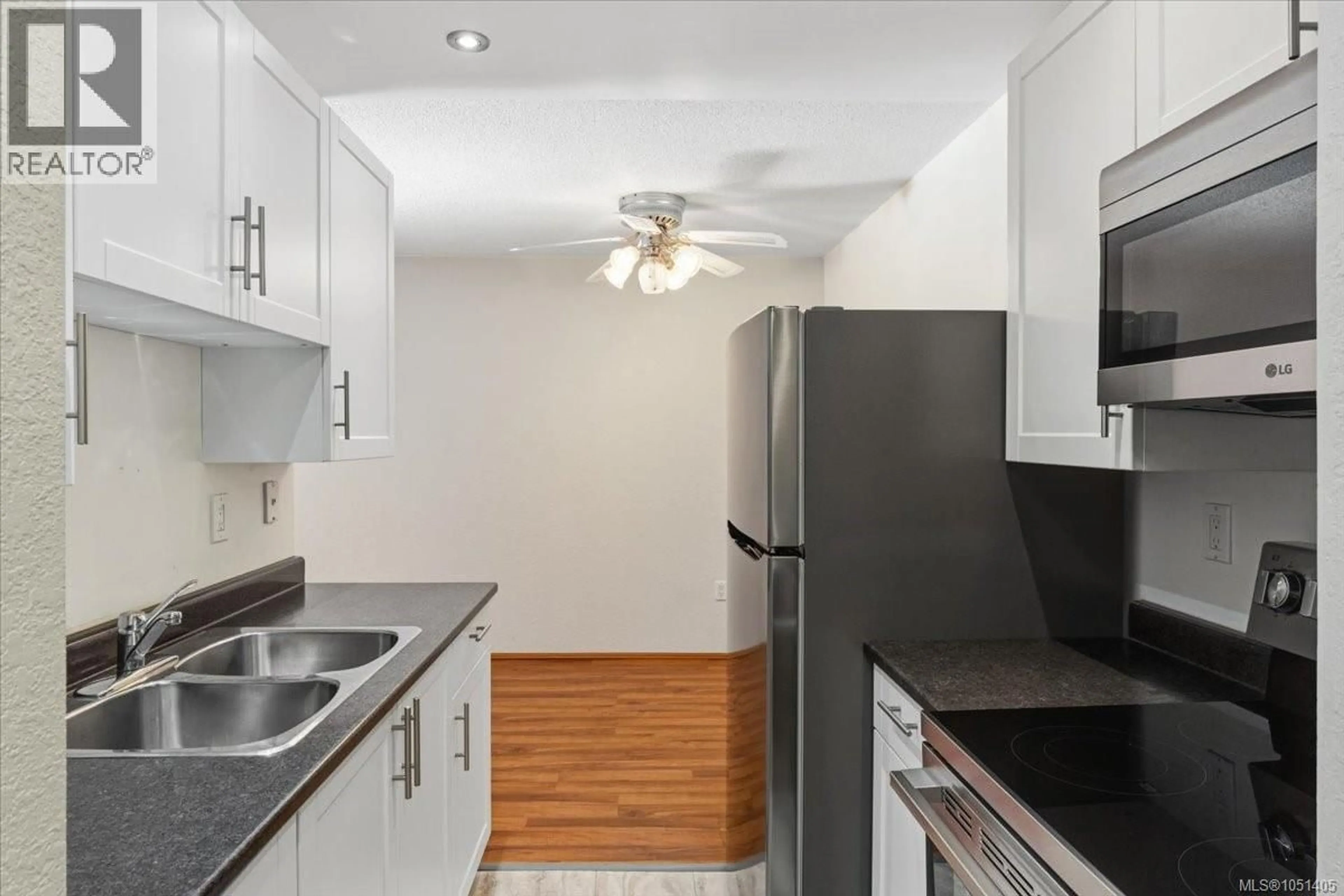 Standard kitchen, unknown for 419 - 1600 DUFFERIN CRESCENT, Nanaimo British Columbia V9T1E9
