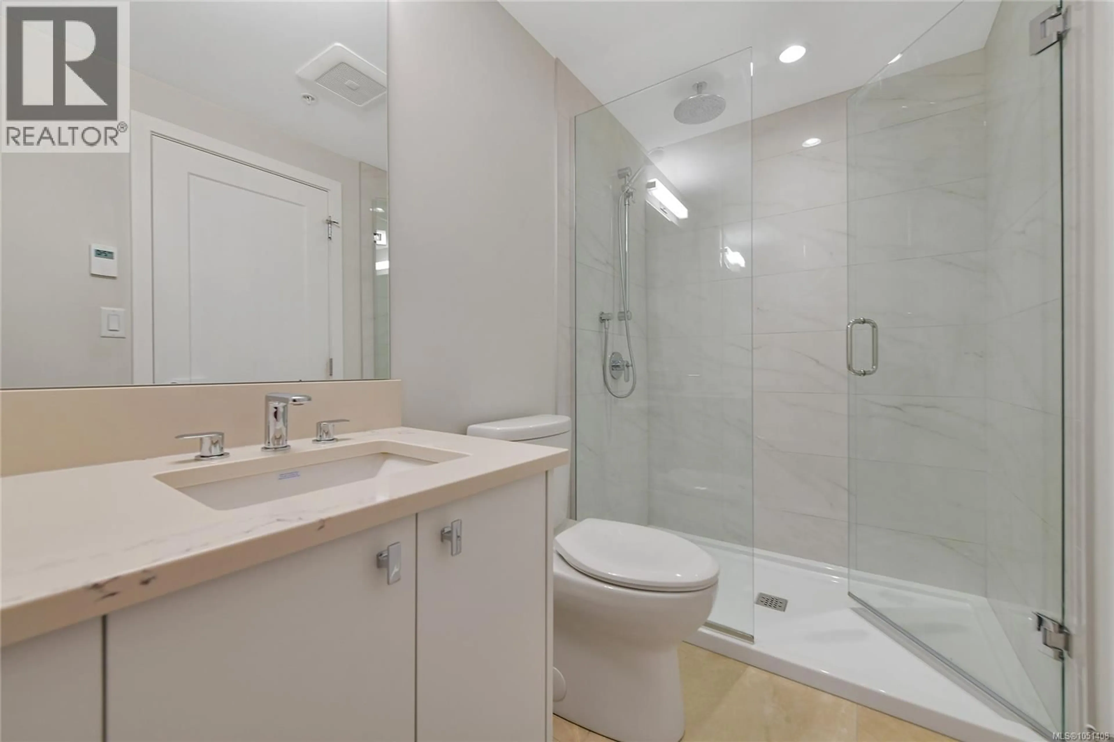 Standard bathroom, ceramic/tile floor for 408 - 4030 SHELBOURNE STREET, Saanich British Columbia V8N3E4