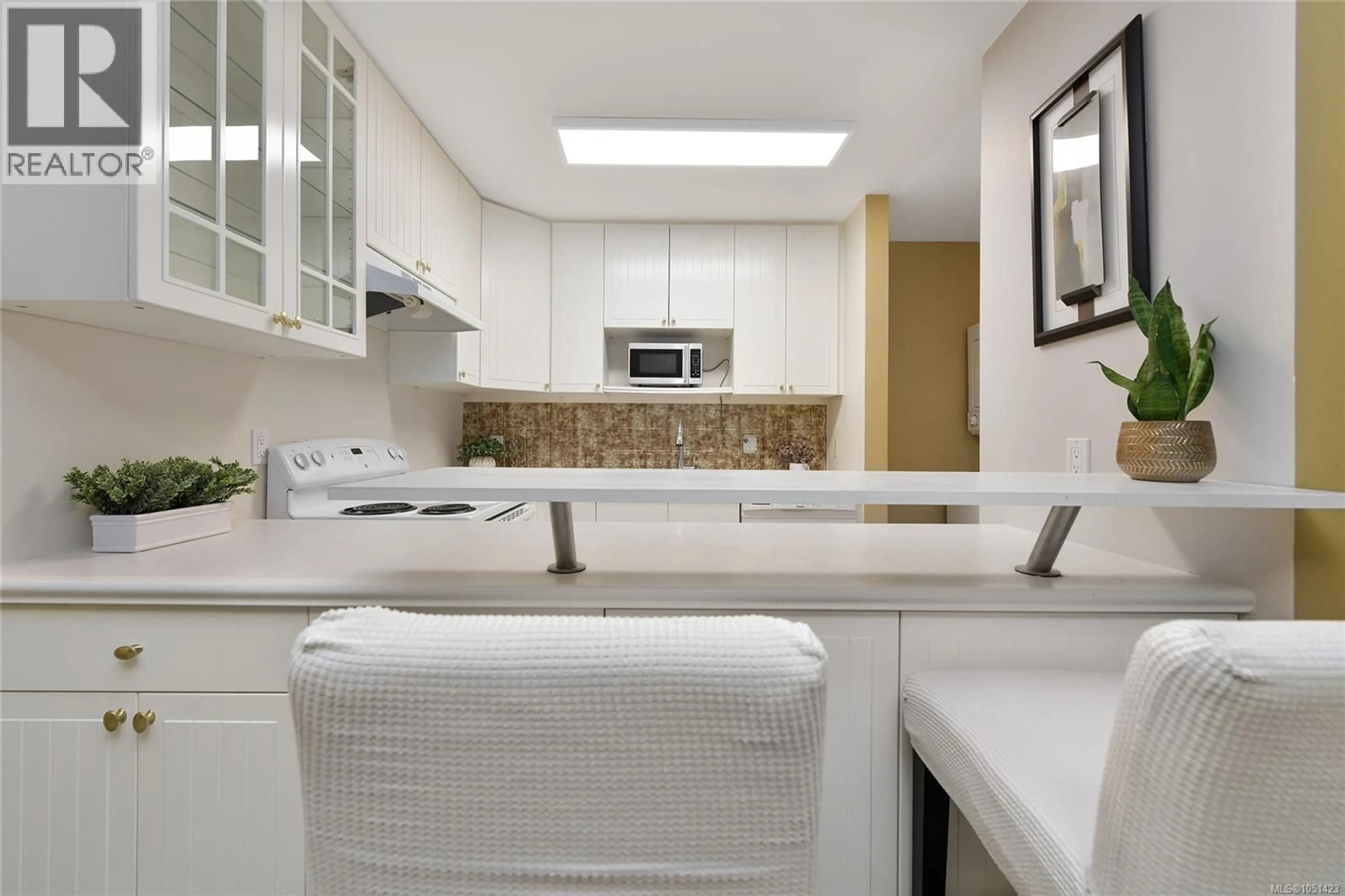 Unknown for 2310 FERNWOOD ROAD, Victoria British Columbia V8T2Z5