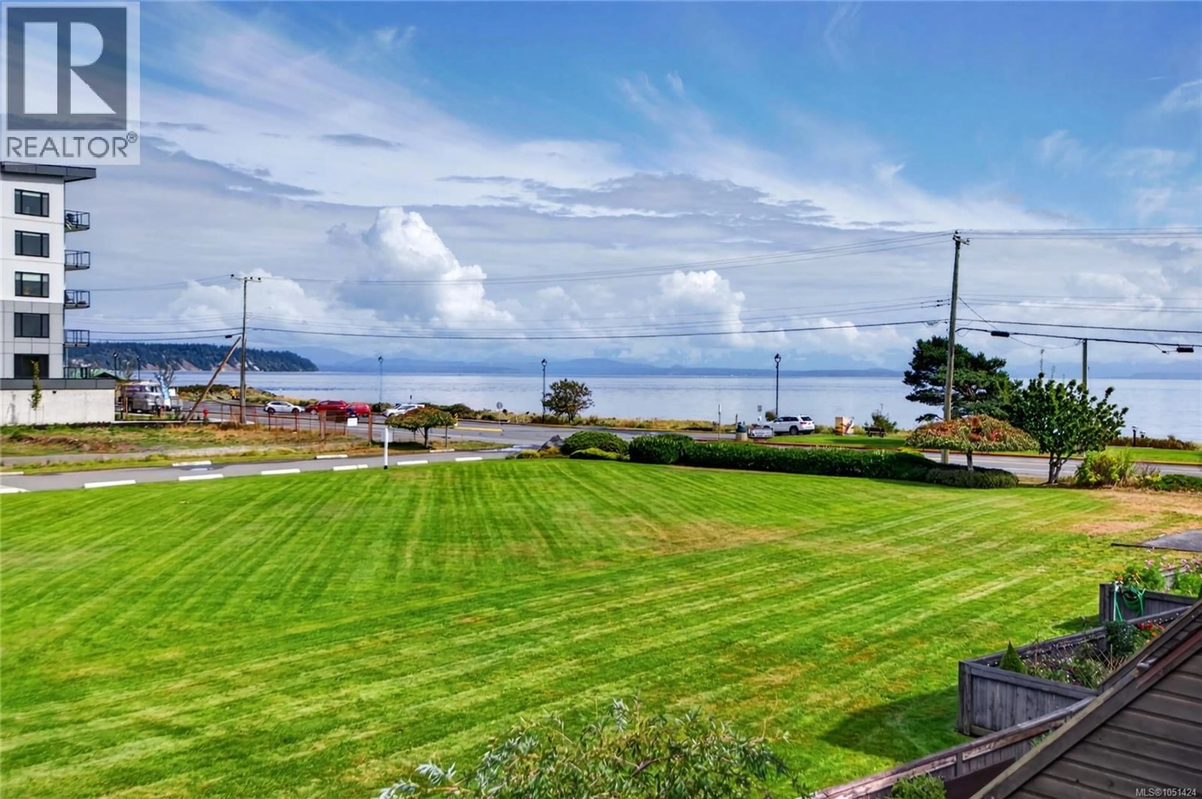 A pic from outside/outdoor area/front of a property/back of a property/a pic from drone, water/lake/river/ocean view for 108 - 2740 ISLAND HIGHWAY SOUTH, Campbell River British Columbia V9W1C7