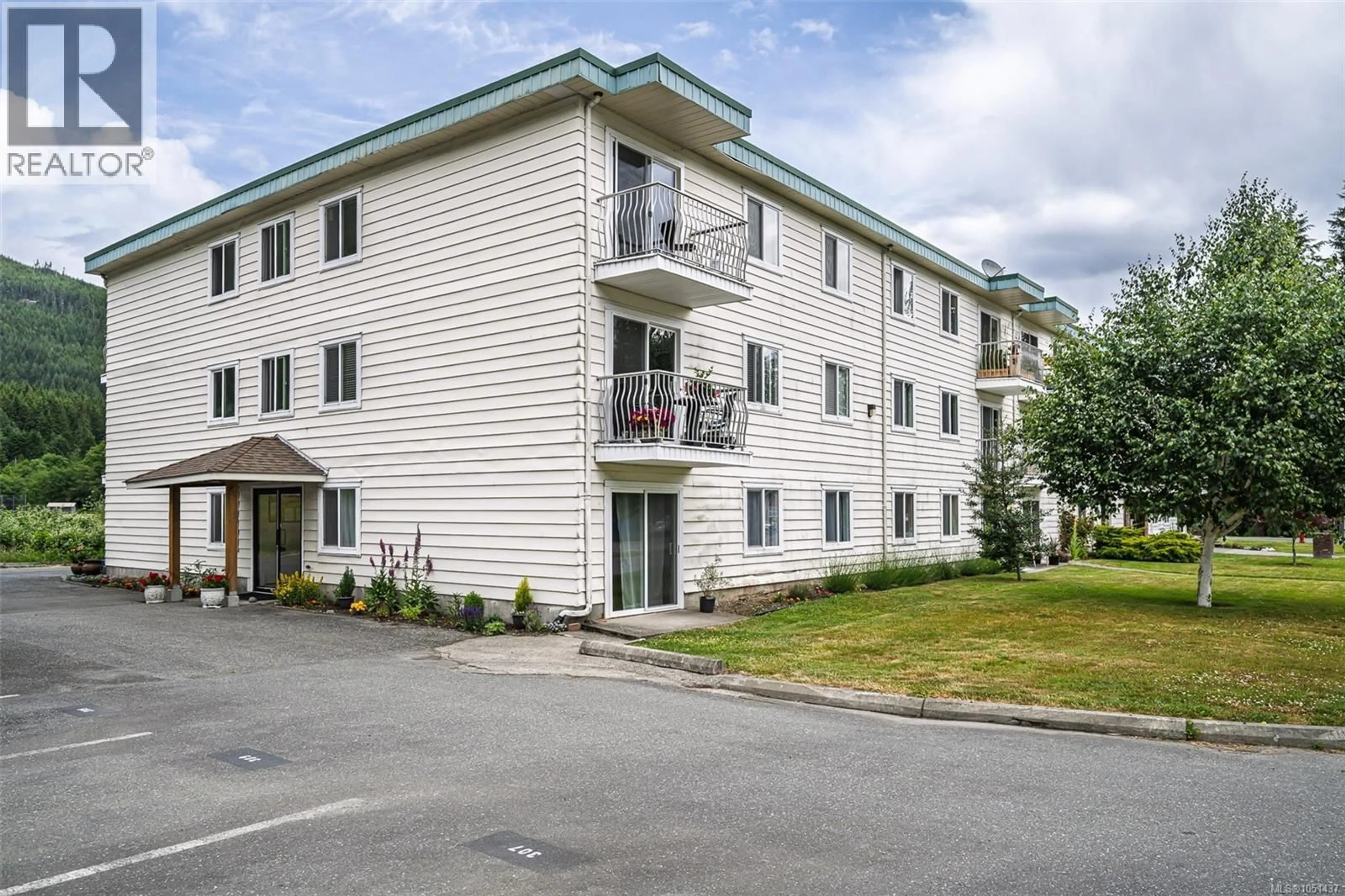 Patio, unknown for 107 - 611 MACMILLAN DRIVE, Sayward British Columbia V0P1R0