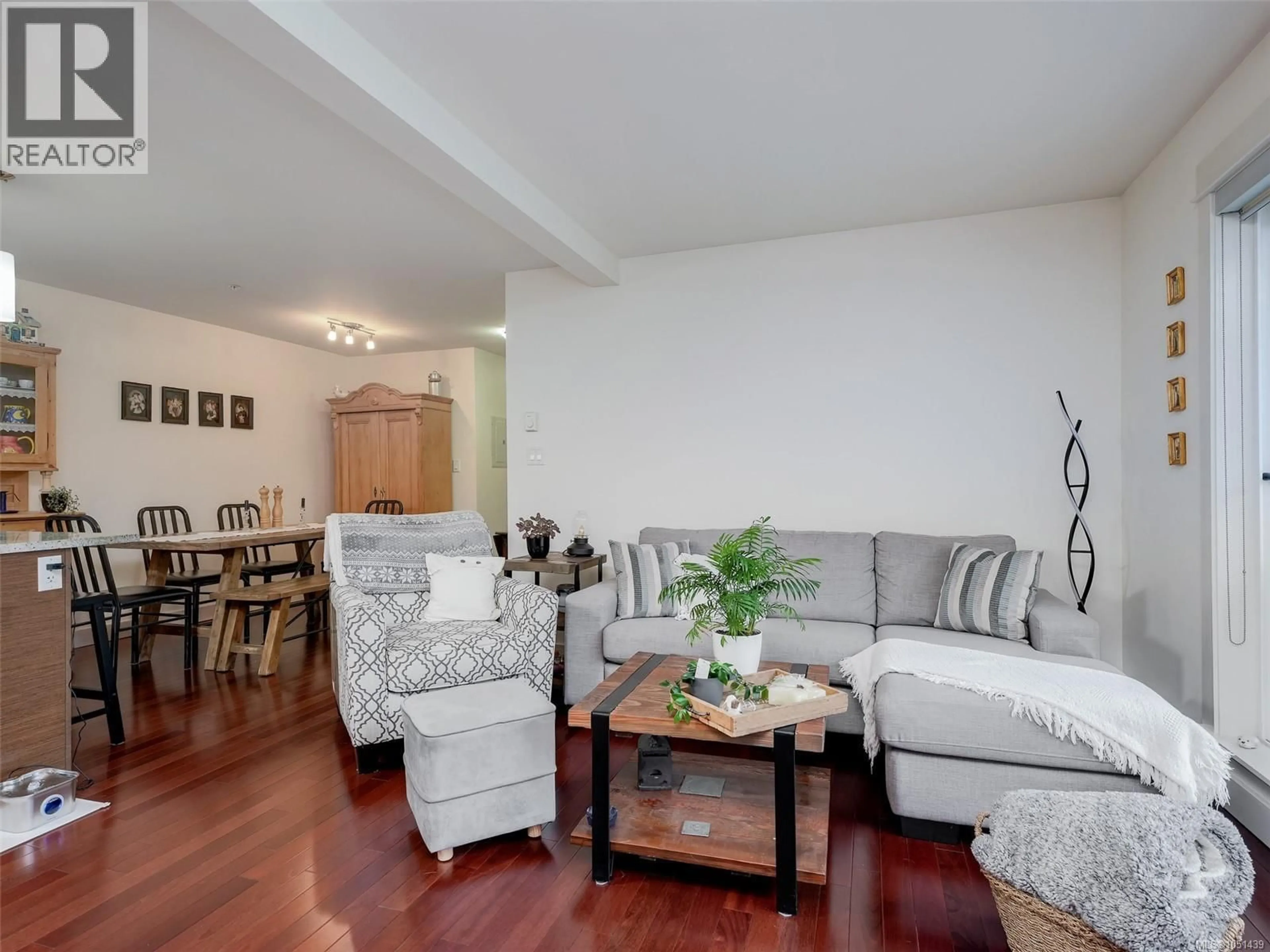 Living room with furniture, wood/laminate floor for 210 - 1315 ESQUIMALT ROAD, Esquimalt British Columbia V9A3P5