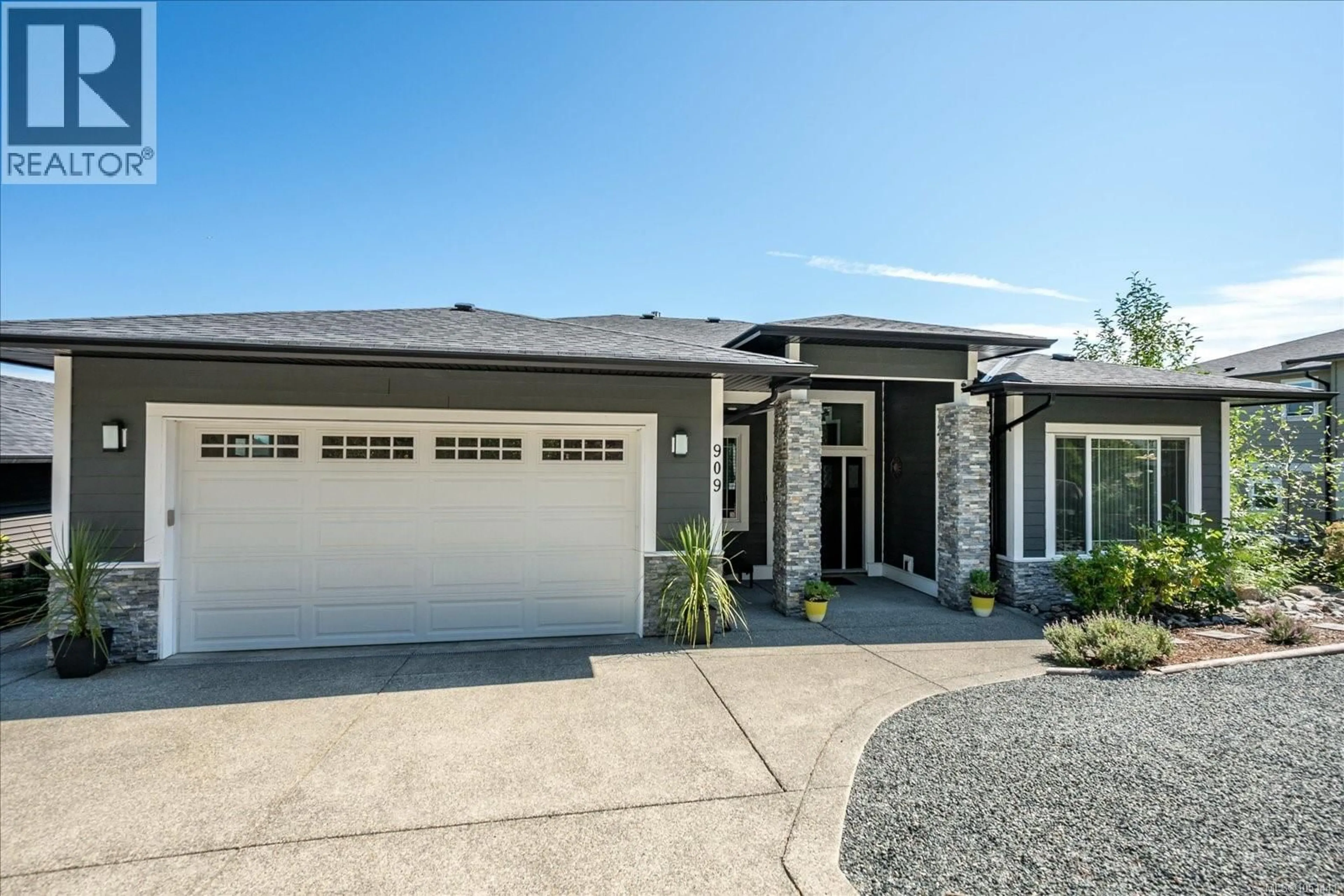 Home with vinyl exterior material, street for 909 HANINGTON ROAD, Ladysmith British Columbia V0G0A4