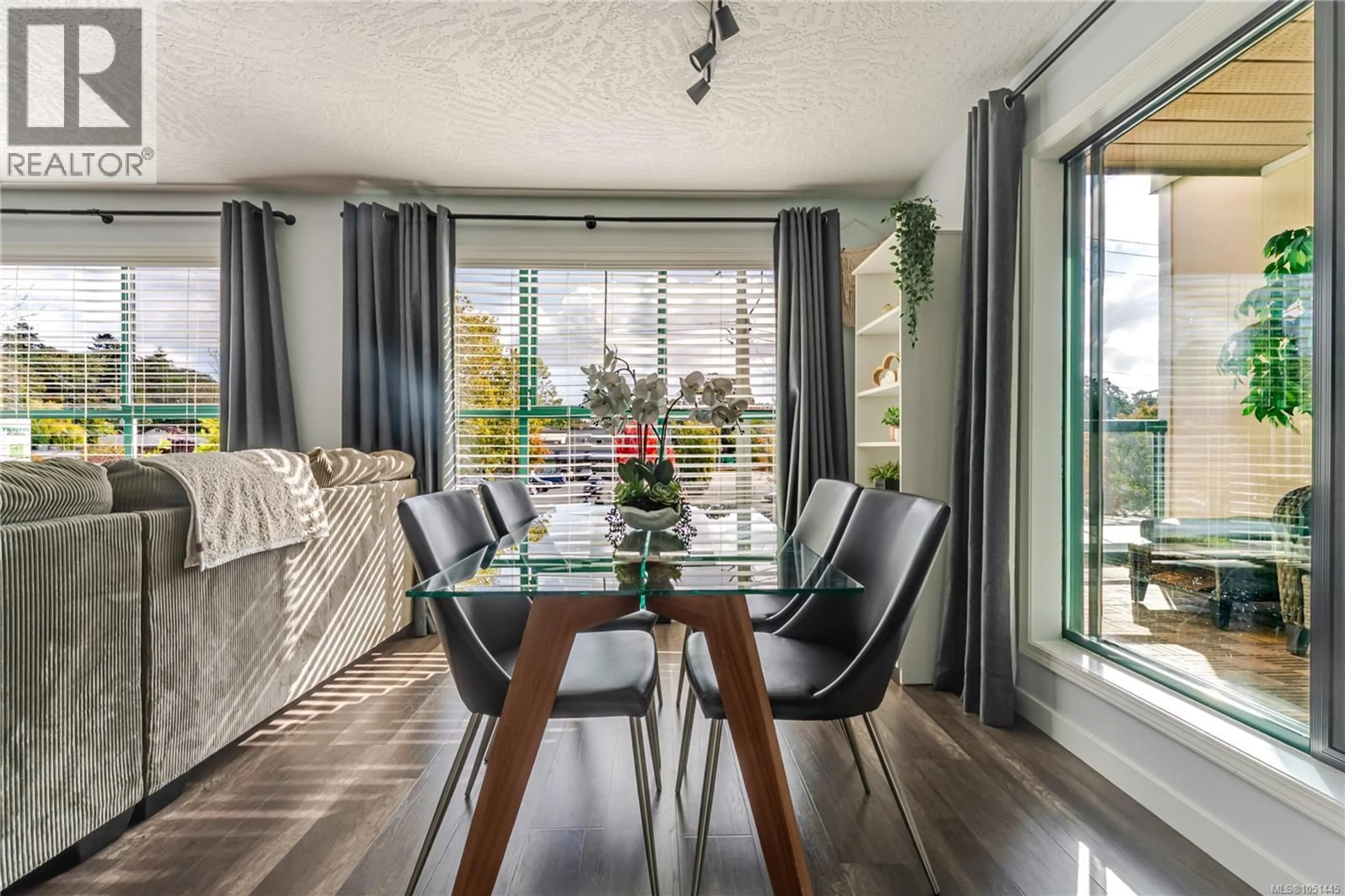 Dining room, wood/laminate floor for 203 - 3460 QUADRA STREET, Saanich British Columbia V8J1G6