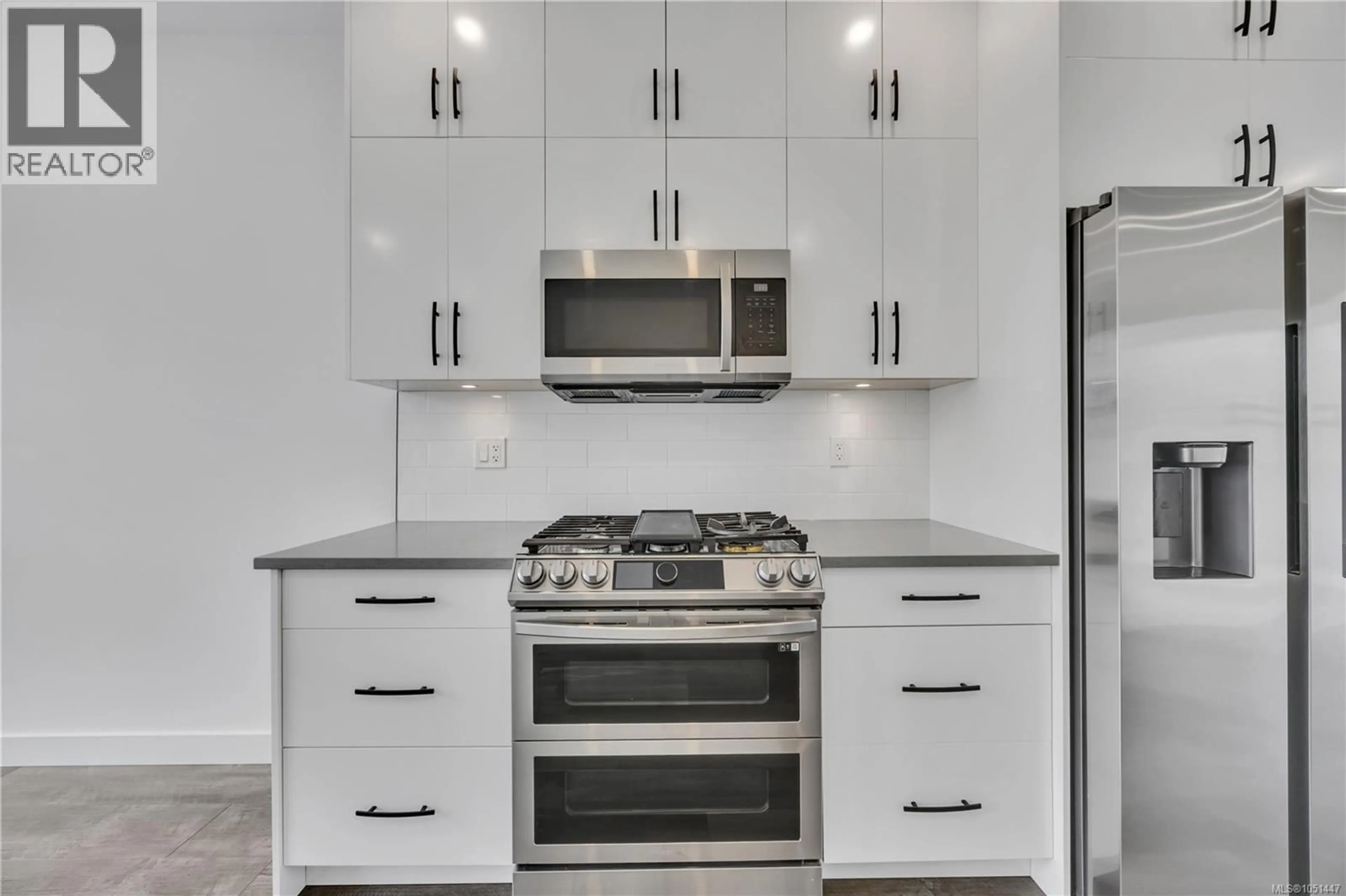 Contemporary kitchen, ceramic/tile floor for 1036 BOXCAR CLOSE, Langford British Columbia V9B0Y4