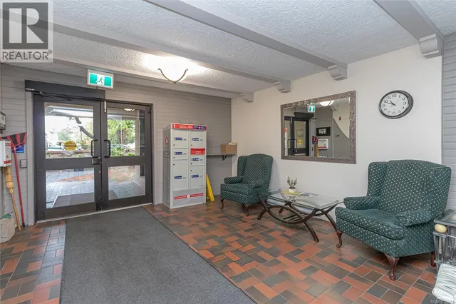 205 - 1610 JUBILEE AVENUE, Victoria 4