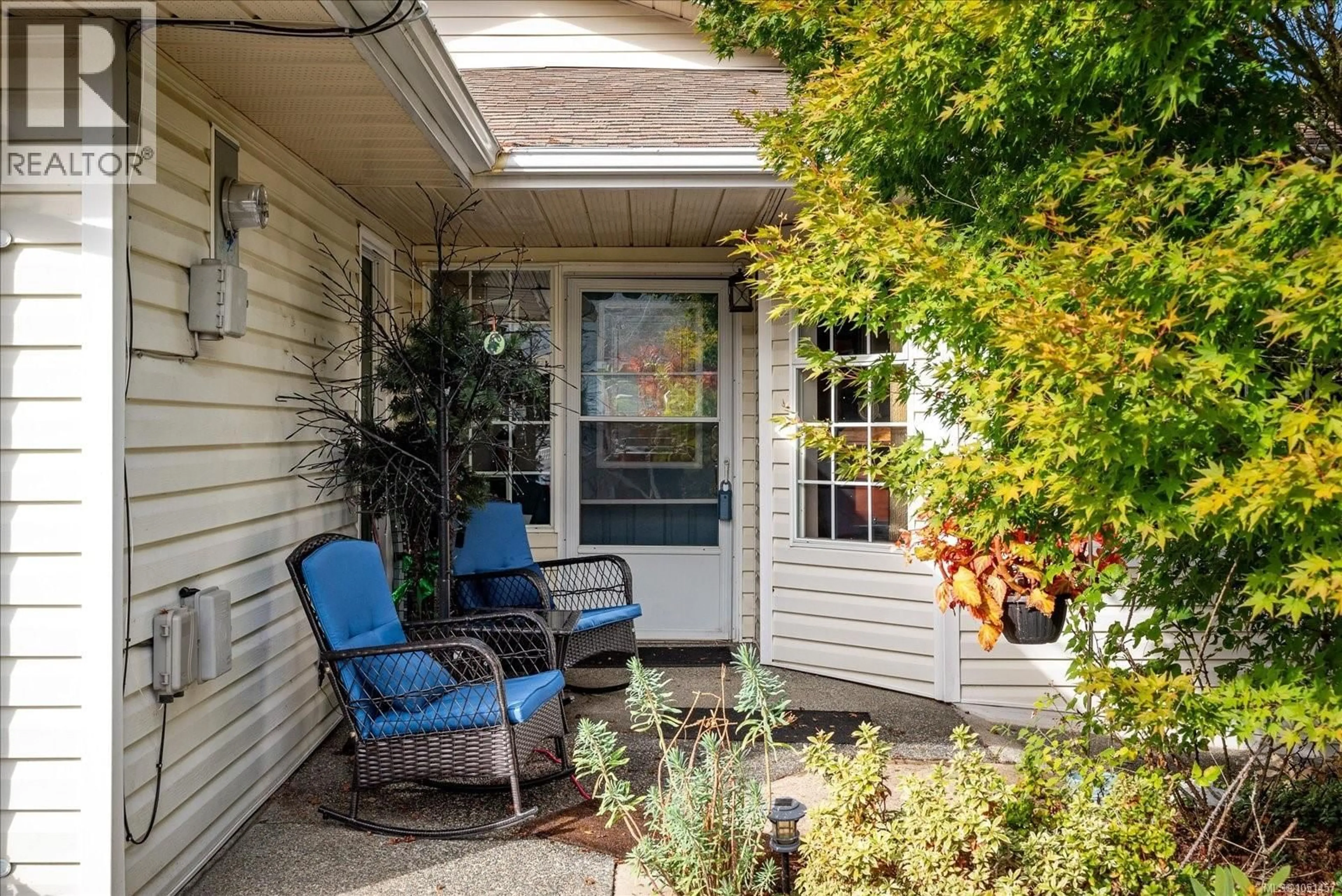 Patio, street for 555 HOOPER PLACE, Ladysmith British Columbia V9G1W5