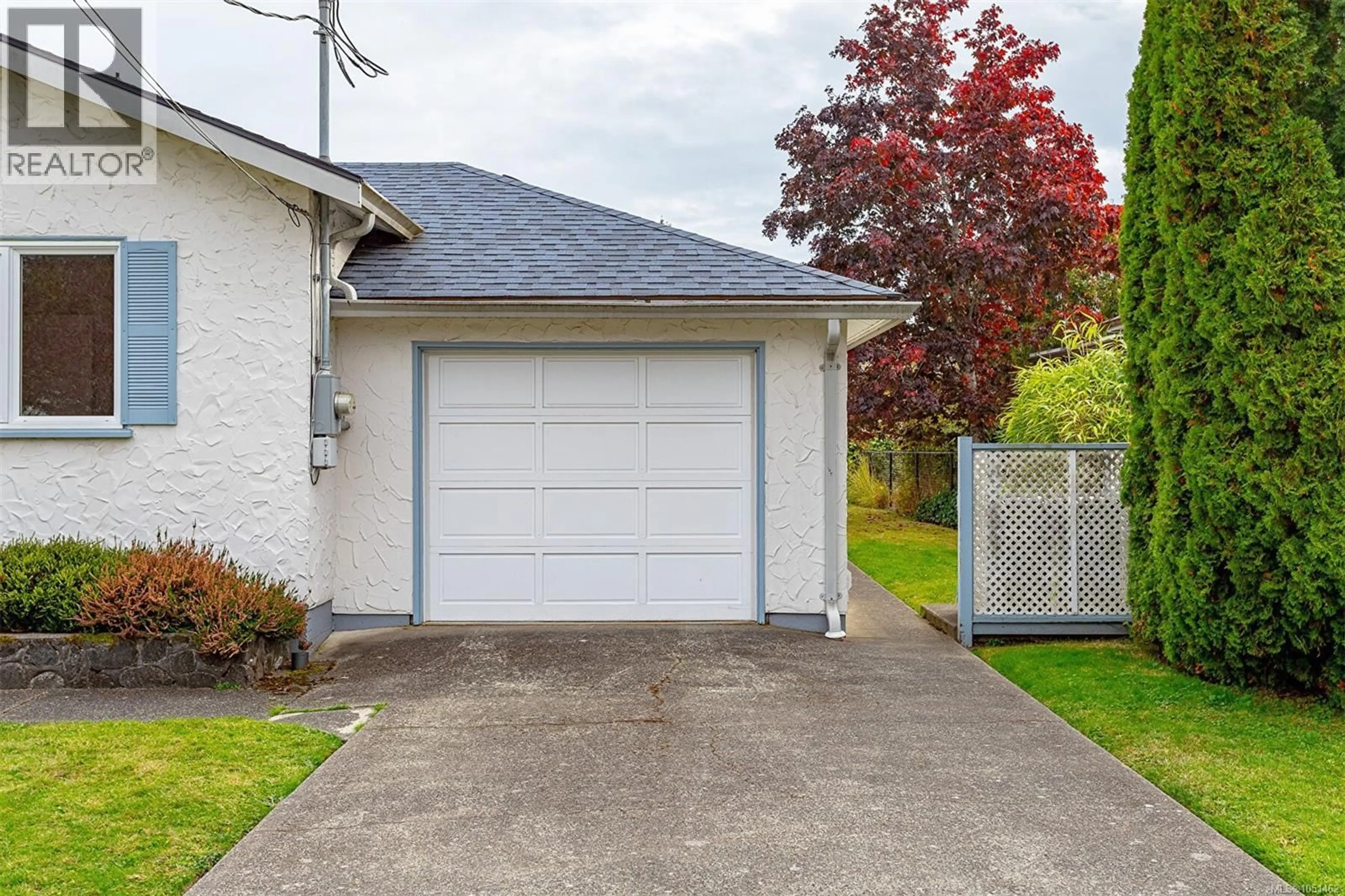 Home with vinyl exterior material, street for 1679 FREEMAN AVENUE, Saanich British Columbia V8P1P5