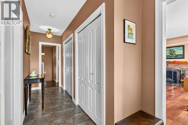 3441 LOVAT AVENUE, Saanich 5