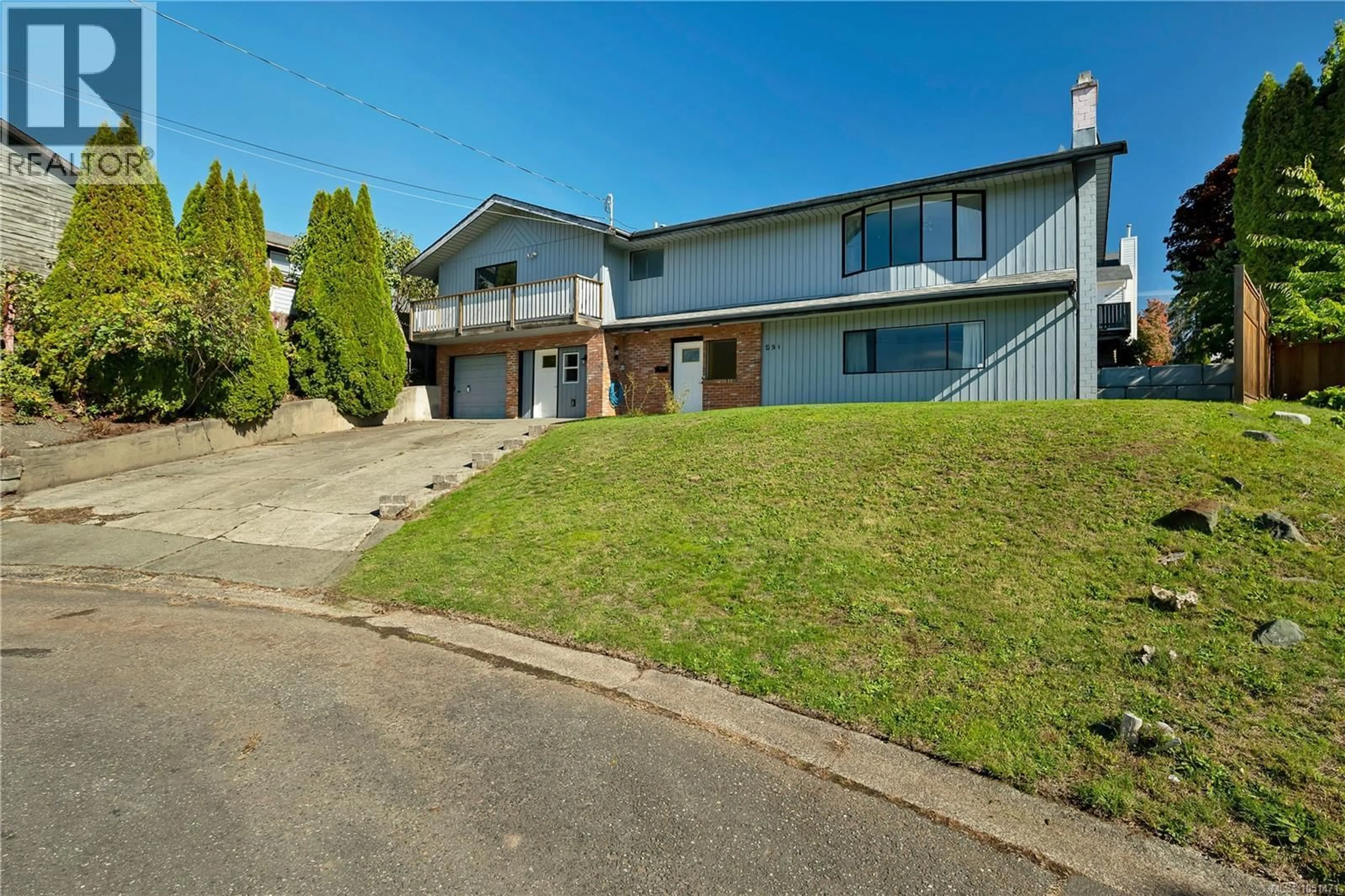 A pic from outside/outdoor area/front of a property/back of a property/a pic from drone, street for 531 SAVARY CRESCENT, Campbell River British Columbia V9W6V7