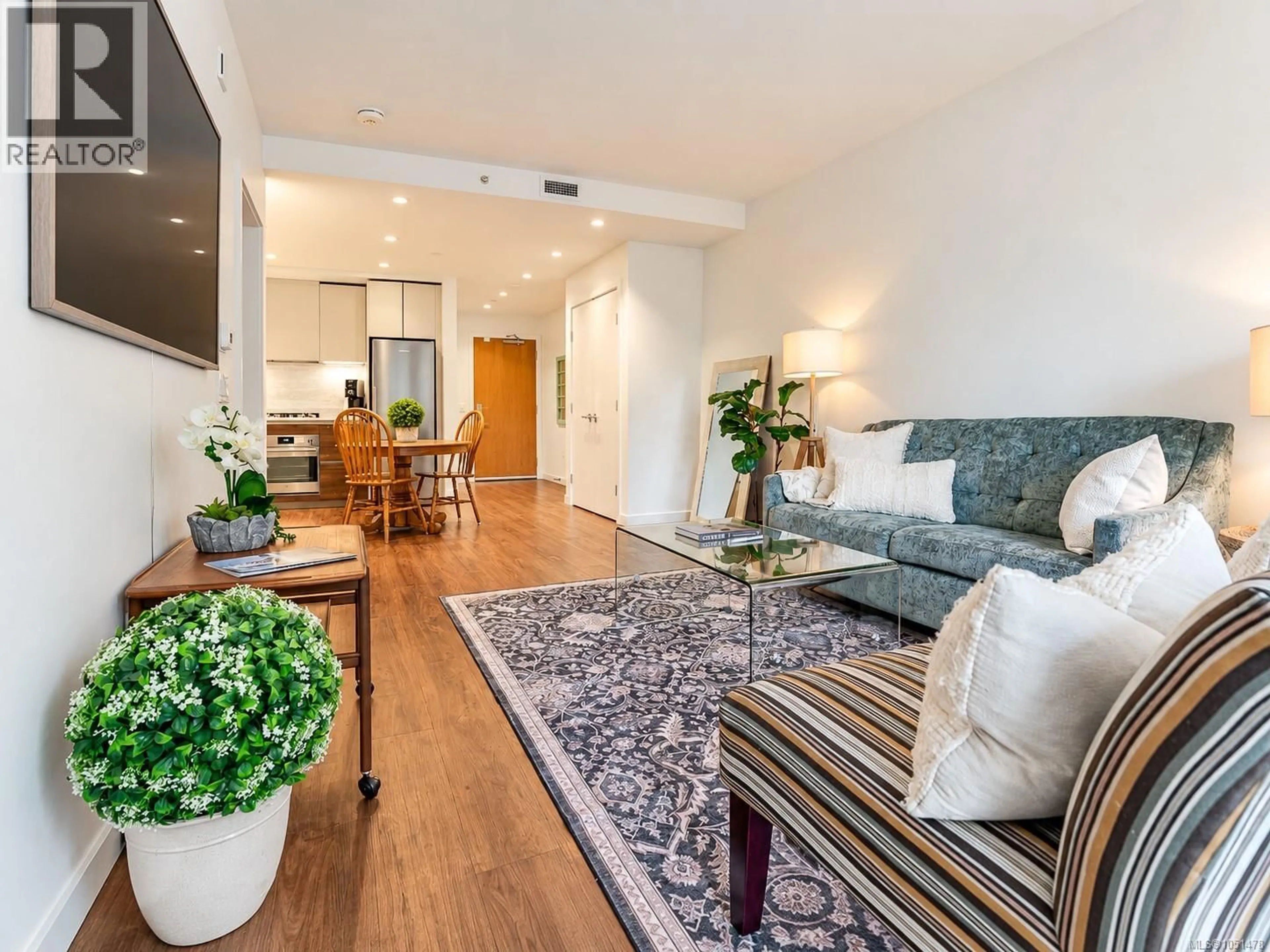 Living room with furniture, wood/laminate floor for 108 - 369 TYEE ROAD, Victoria British Columbia V9A0B6