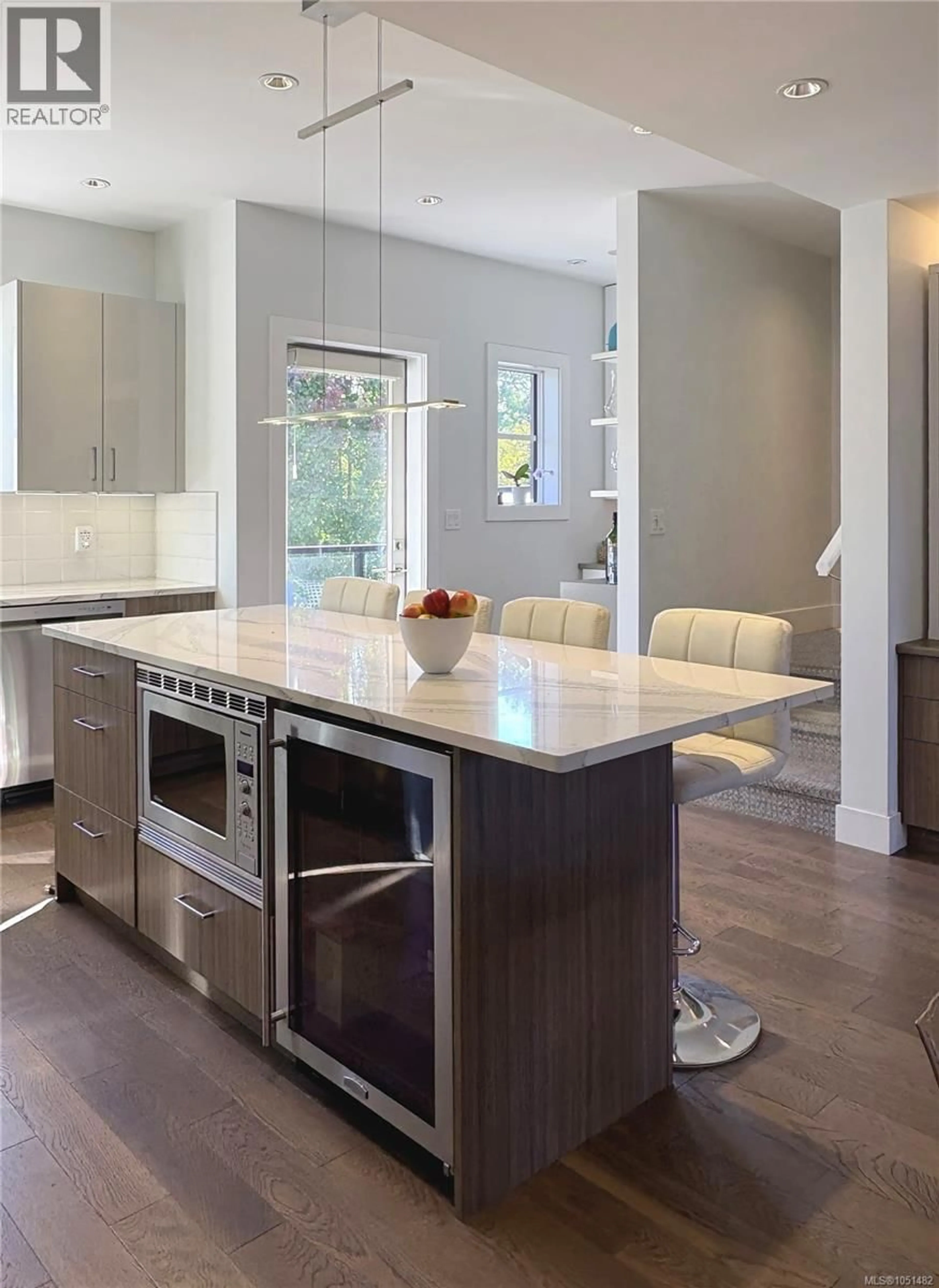 Contemporary kitchen, unknown for 104 - 3999 CEDAR HILL ROAD, Saanich British Columbia V8P3B5