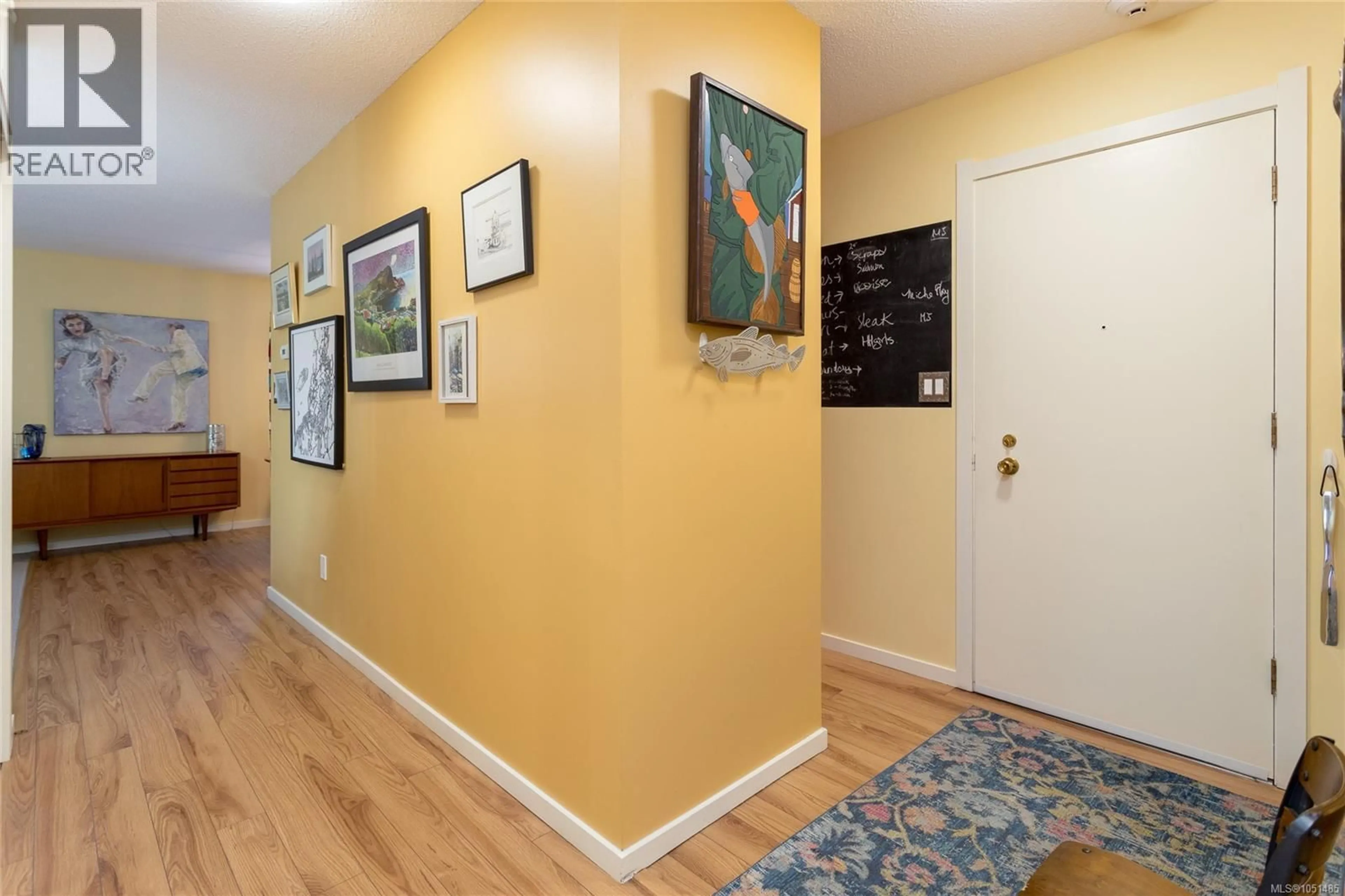 Indoor entryway for 203 - 1035 SOUTHGATE STREET, Victoria British Columbia V8V2Z1