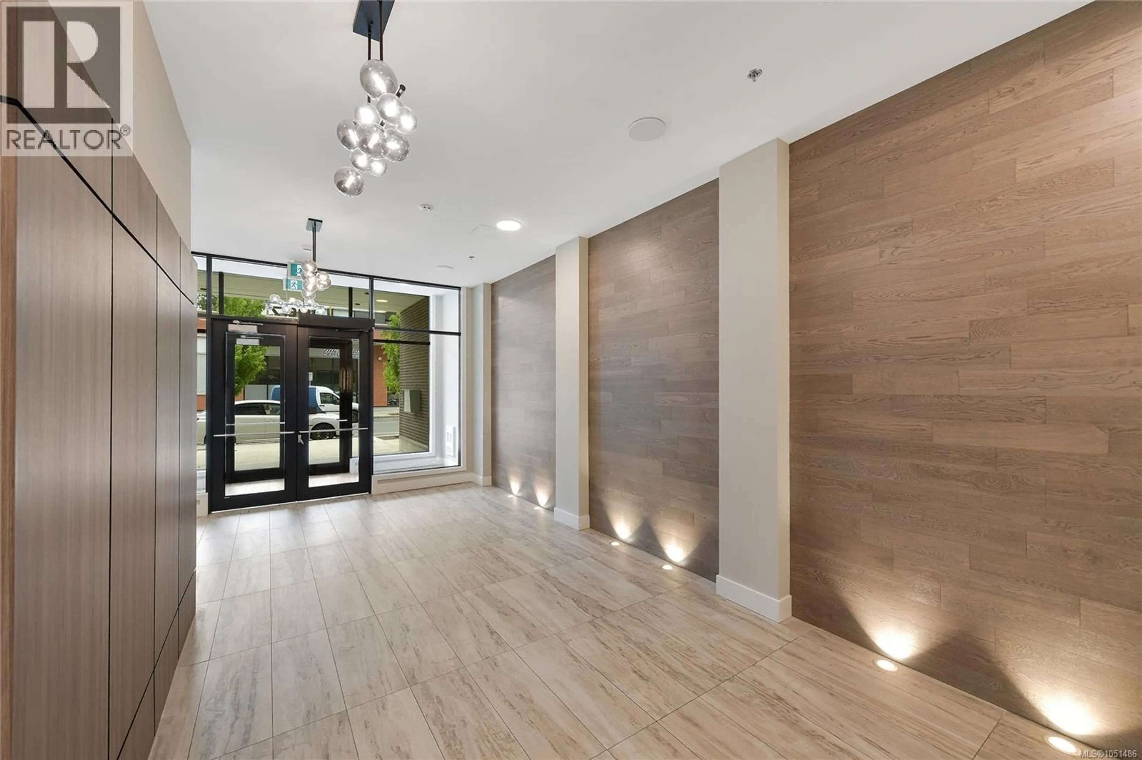 Indoor foyer for 404 - 967 WHIRLAWAY CRESCENT, Langford British Columbia V9B6W6