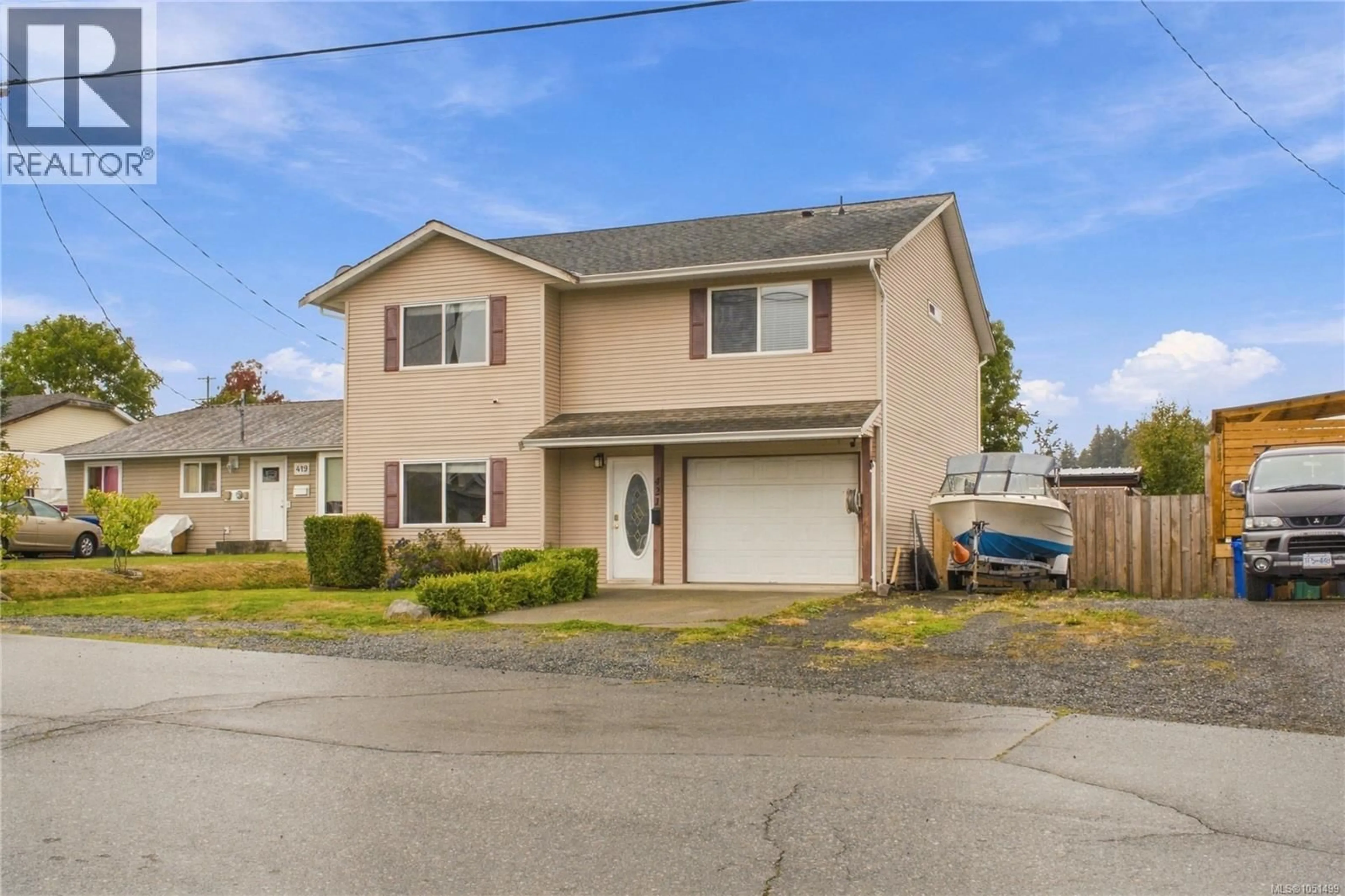 Home with vinyl exterior material, street for 421 MURRAY STREET, Nanaimo British Columbia V9R1B6
