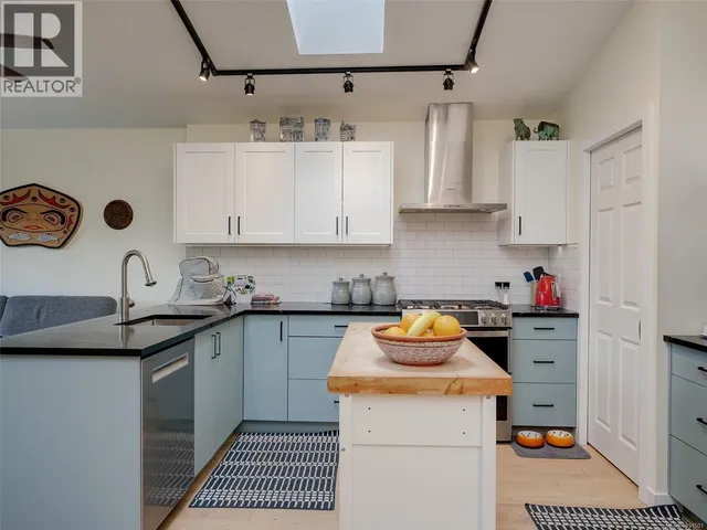 51 - 901 KENTWOOD LANE, Saanich 5