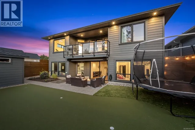 1586 CROWN ISLE BOULEVARD, Courtenay 2