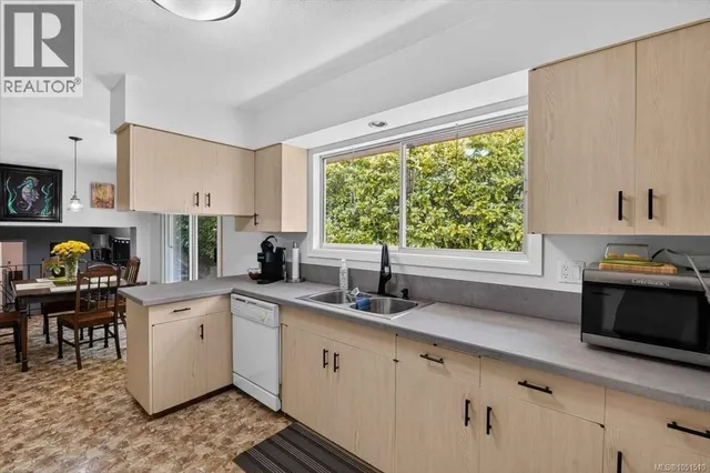 3962 BRUCE STREET, Port Alberni 3