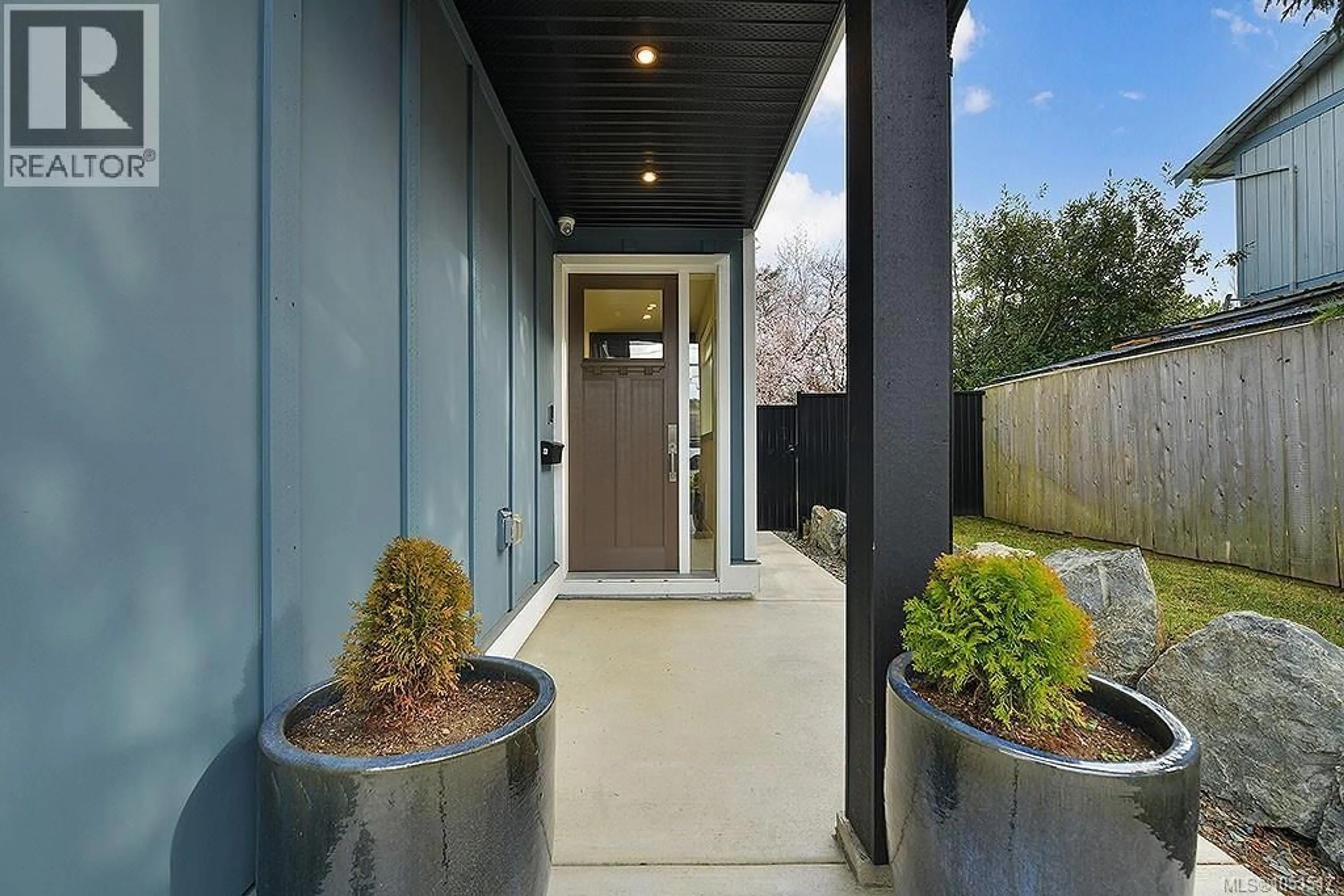 Indoor entryway for 4317 MAJESTIC DRIVE, Saanich British Columbia V8N3H1