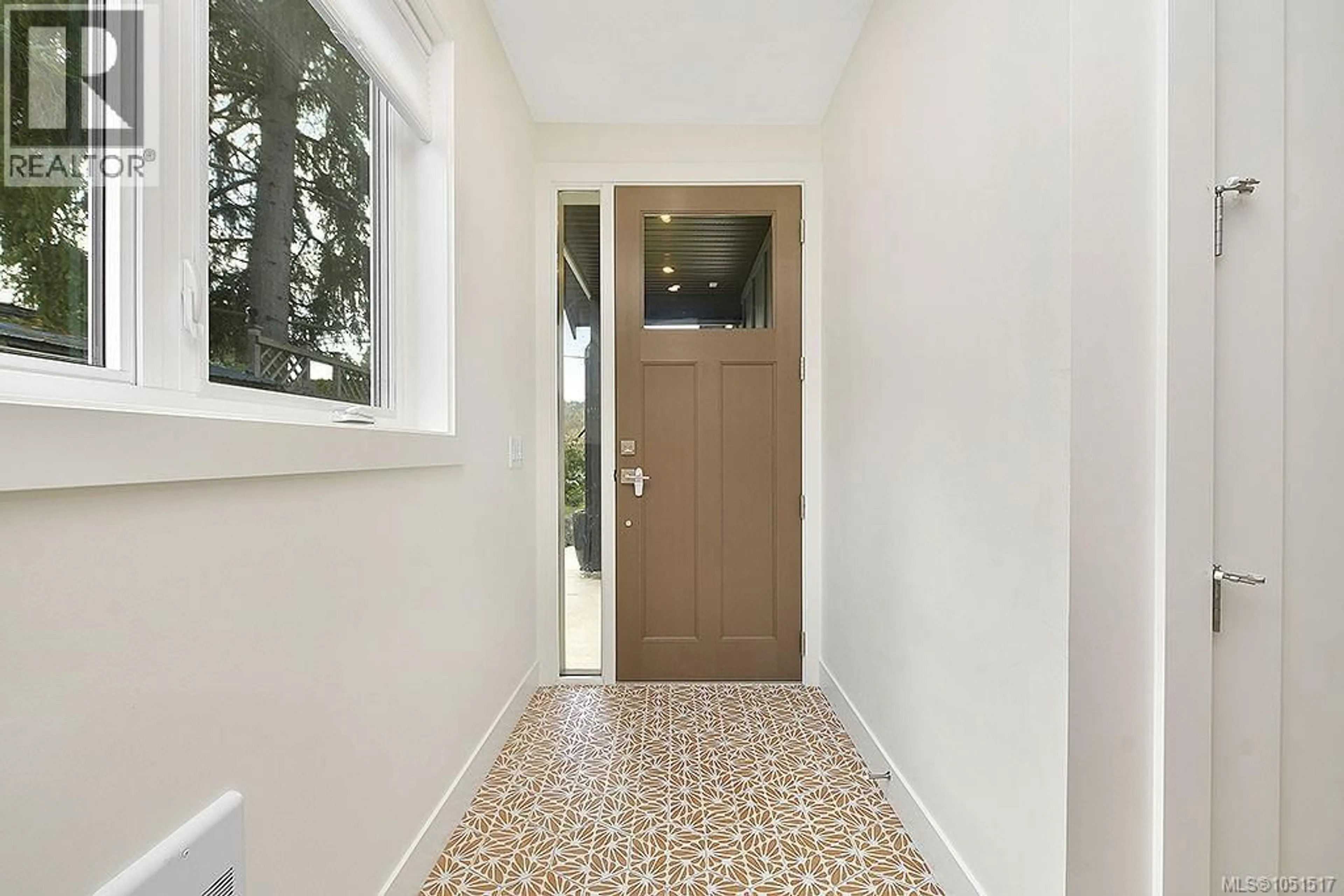 Indoor entryway for 4317 MAJESTIC DRIVE, Saanich British Columbia V8N3H1
