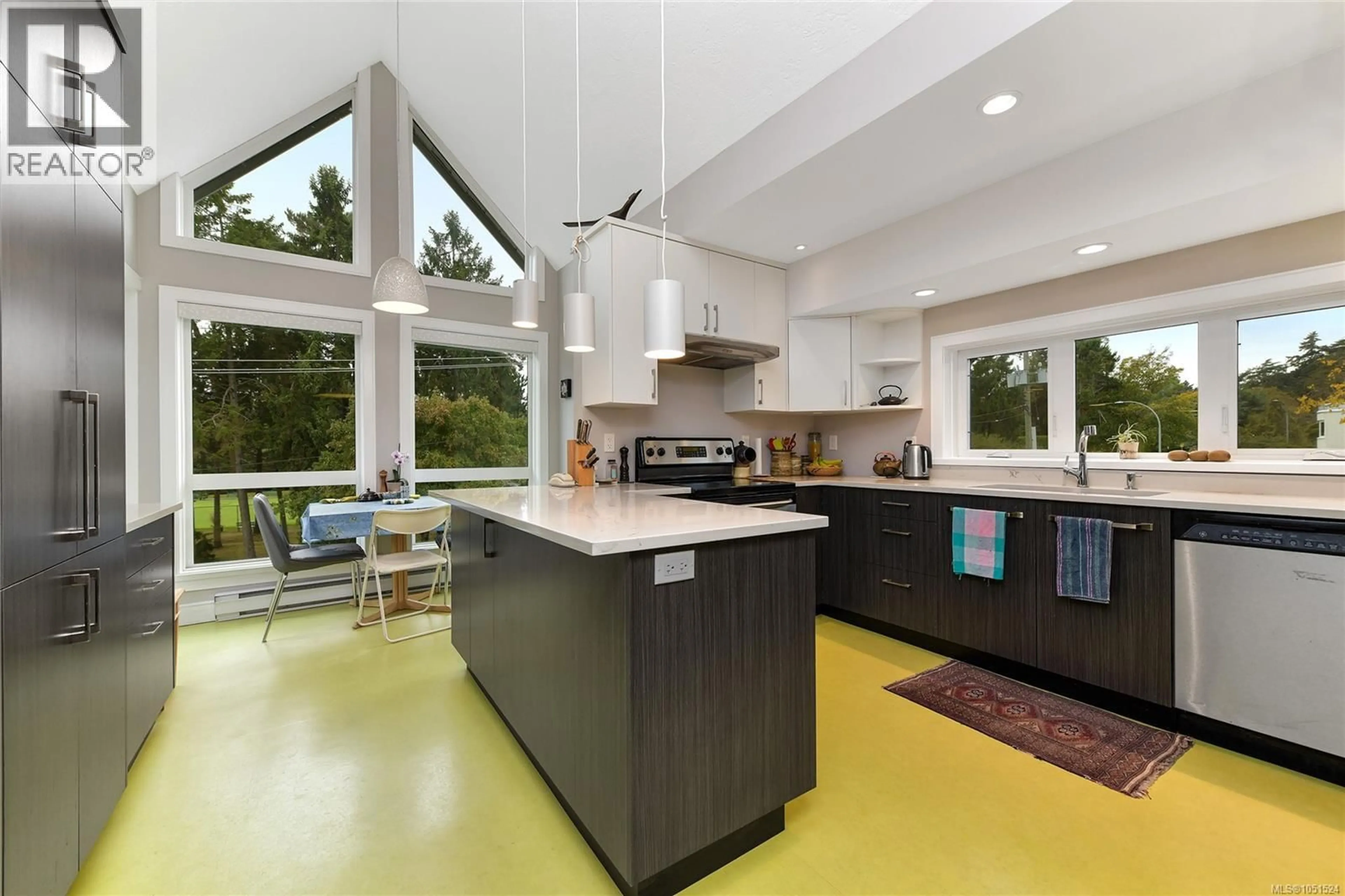 Contemporary kitchen, unknown for 401 - 1000 PARK BOULEVARD, Victoria British Columbia V8V2T4
