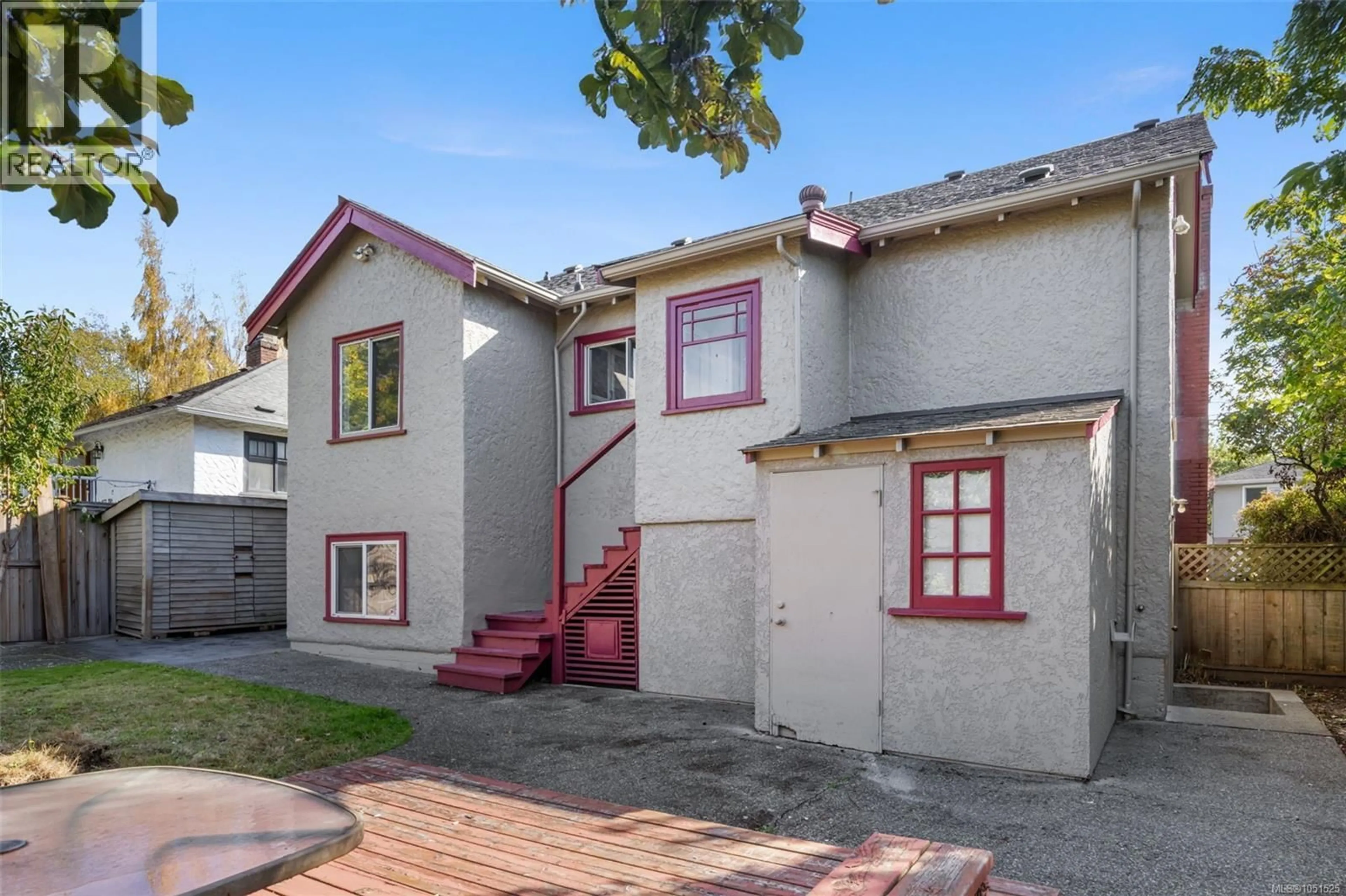 A pic from outside/outdoor area/front of a property/back of a property/a pic from drone, street for 978 LOVAT AVENUE, Saanich British Columbia V8X1V3