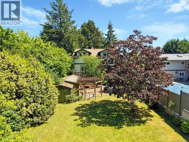 9220 EAST SAANICH ROAD, North Saanich 4