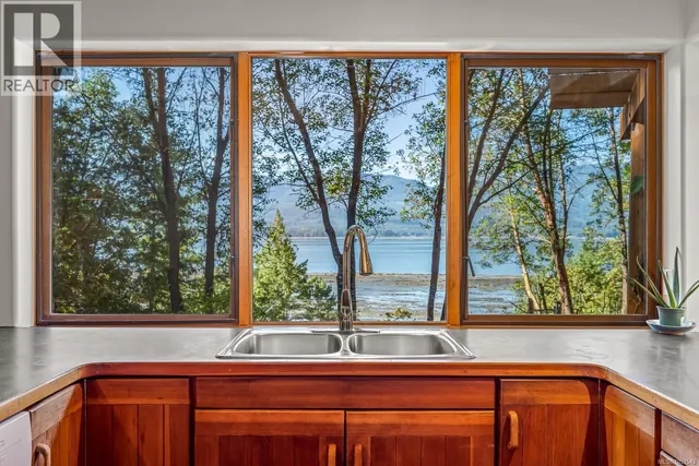 6161 LACON ROAD, Denman Island 3