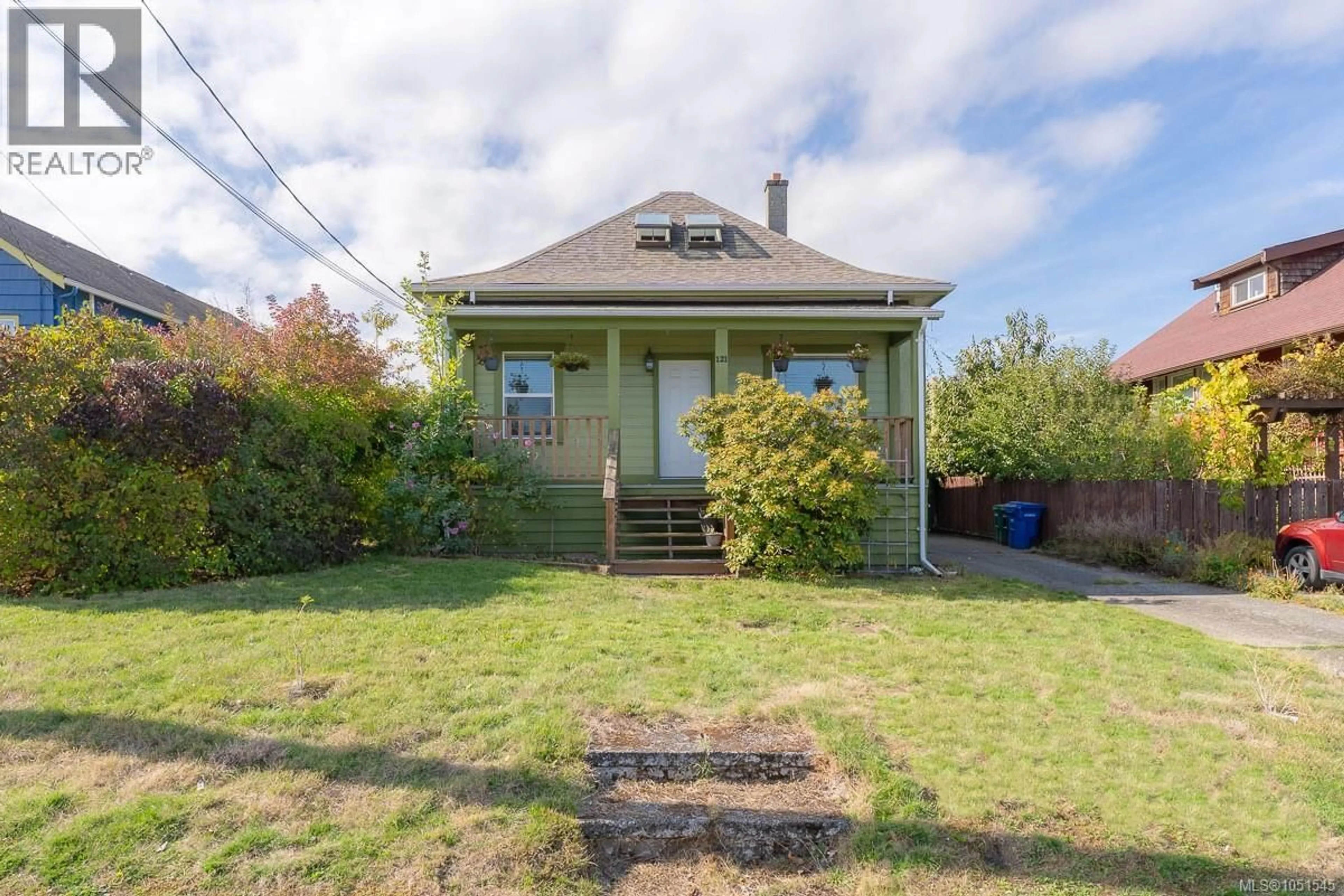 A pic from outside/outdoor area/front of a property/back of a property/a pic from drone, street for 121 HARVEY STREET, Nanaimo British Columbia V9R3W5