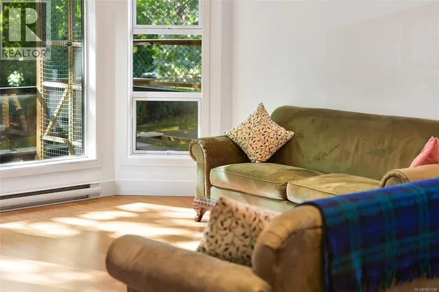 206 - 2589 PENRHYN STREET, Saanich 4