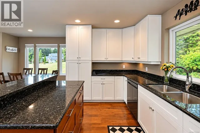 2839 WEDGEWOOD DRIVE, Duncan 4