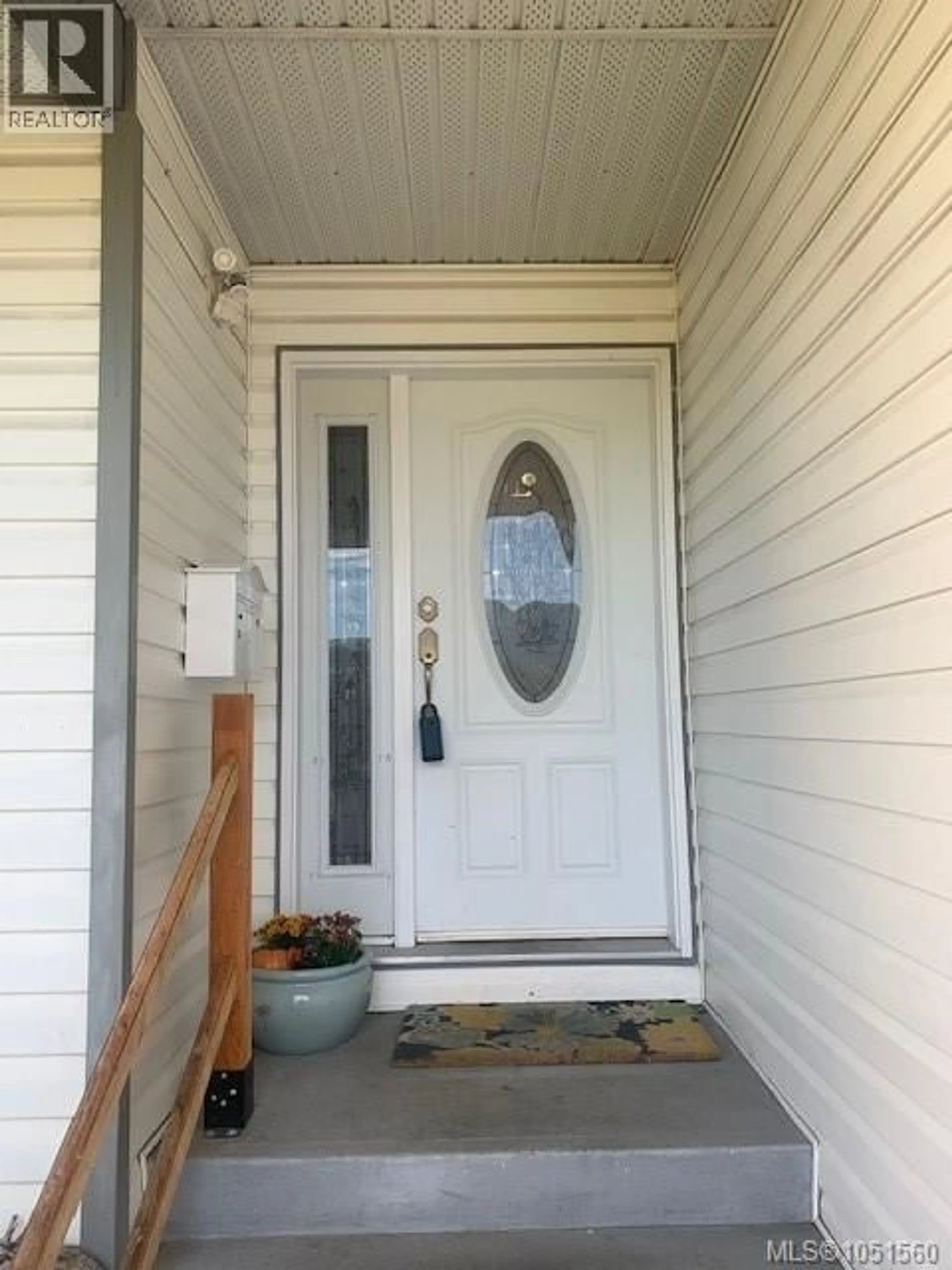Indoor entryway for 702 HAMILTON AVENUE, Nanaimo British Columbia V9R4G6