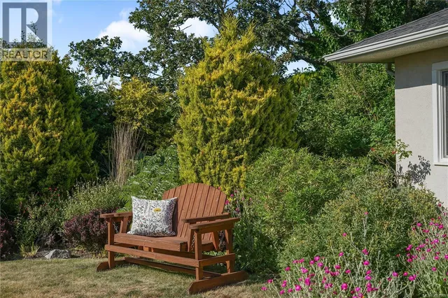 1697 YALE STREET, Oak Bay 3