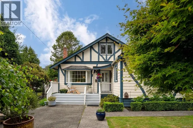 1036 DEAL STREET, Oak Bay 2