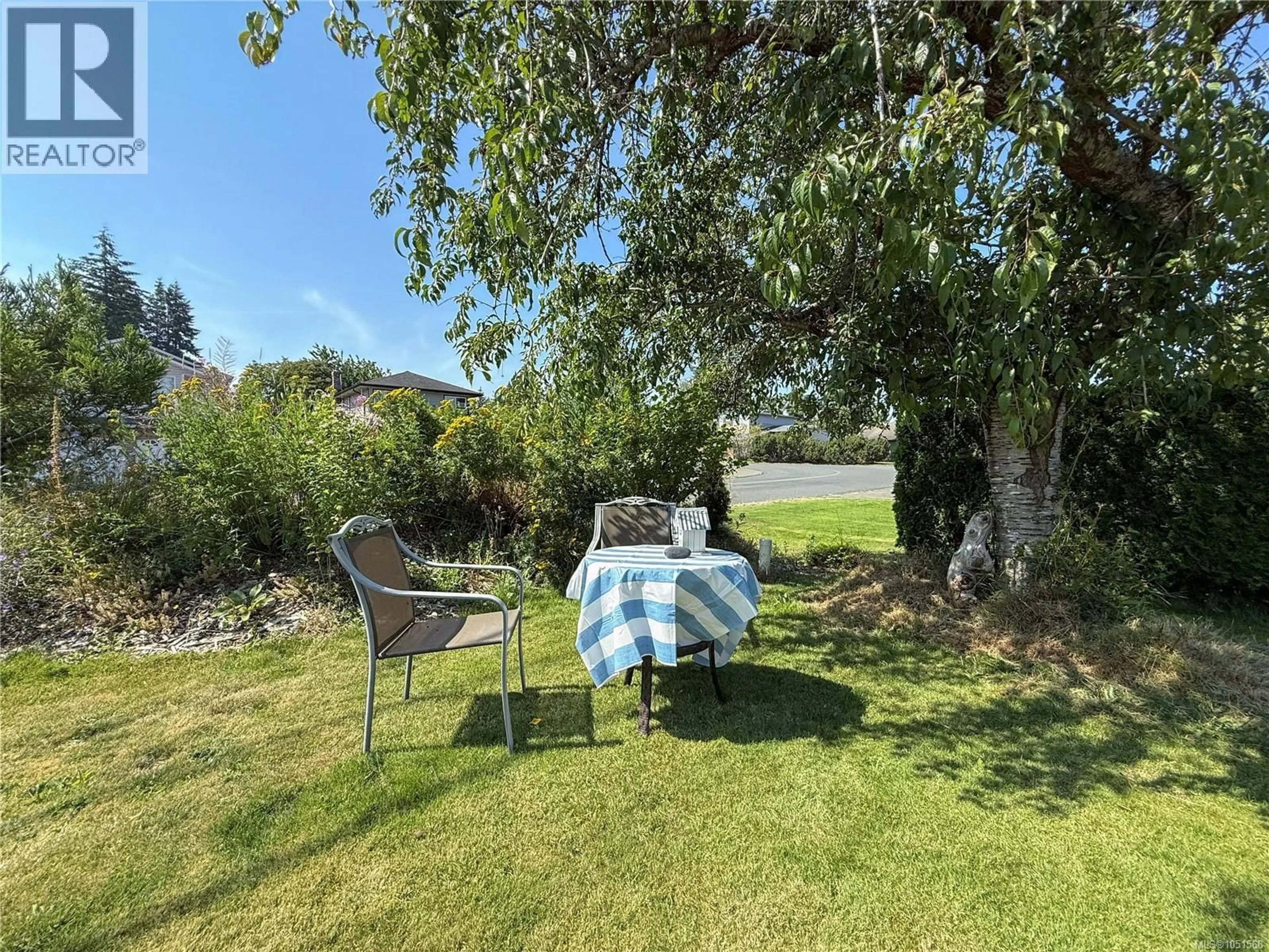 A pic from outside/outdoor area/front of a property/back of a property/a pic from drone, water/lake/river/ocean view for 688 ALBATROSS CRESCENT, Campbell River British Columbia V9W6Z9
