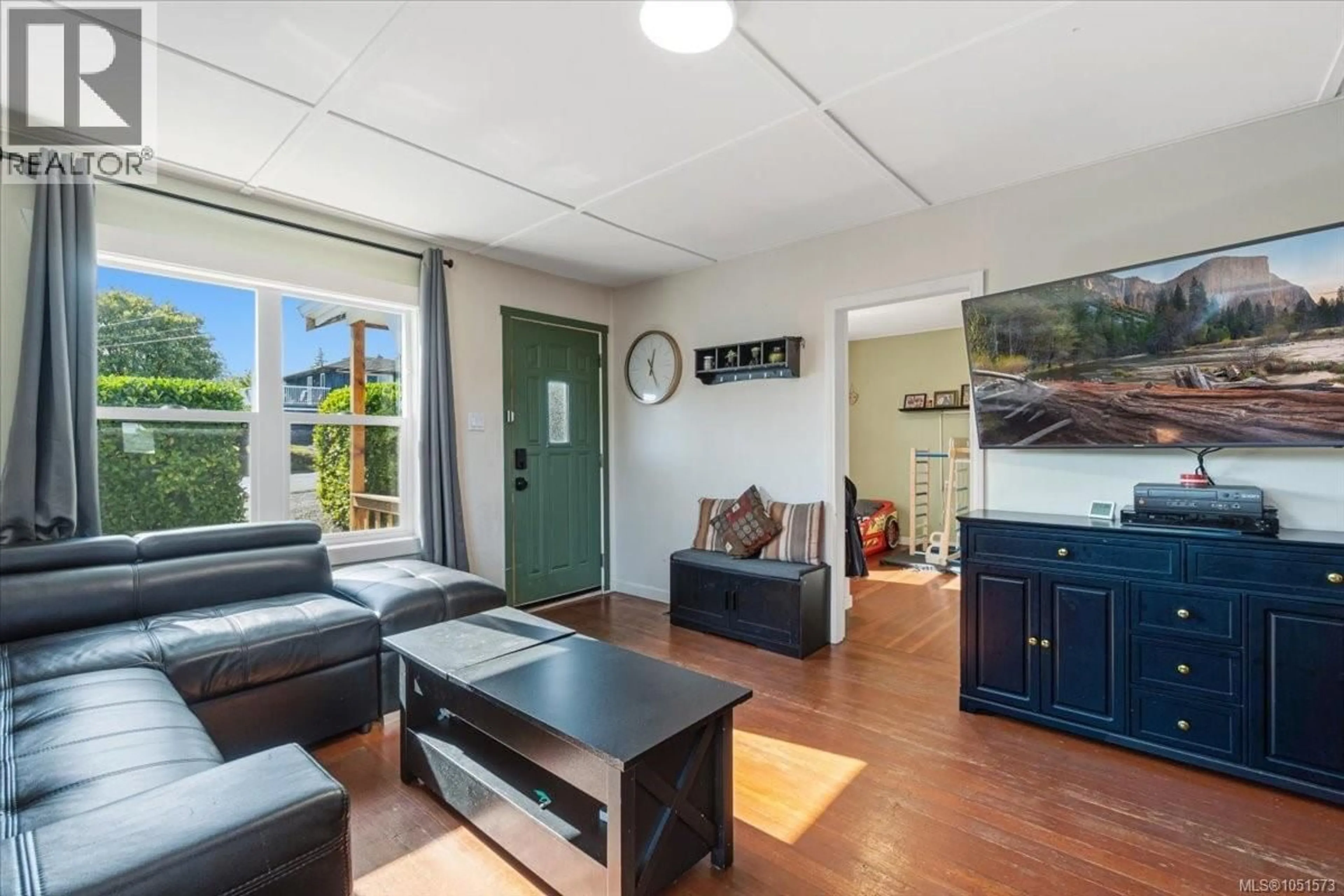 Living room with furniture, unknown for 430 DRAKE STREET, Nanaimo British Columbia V9S2S9