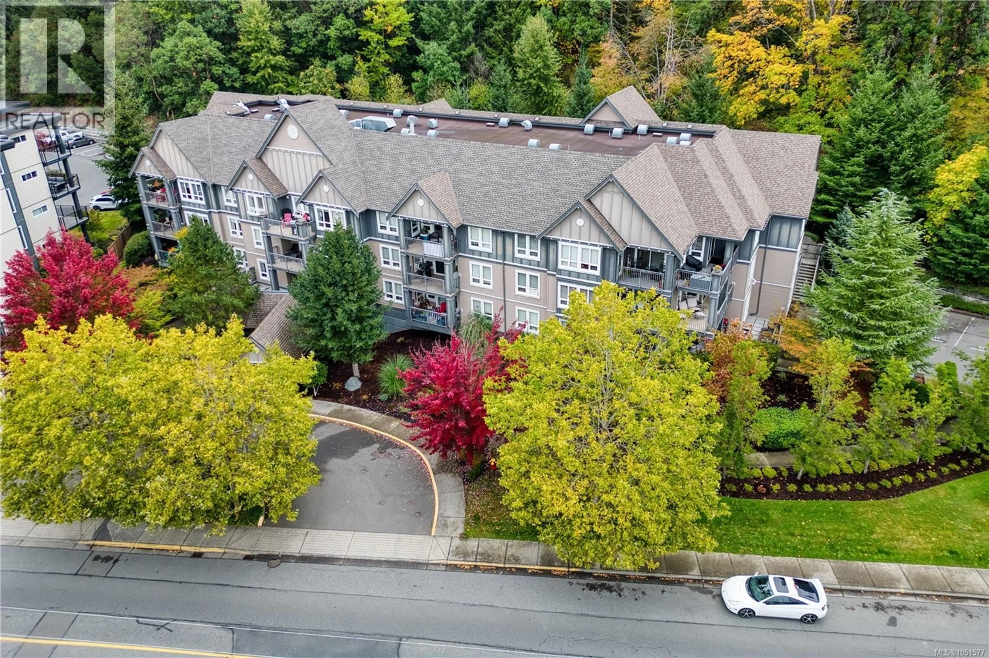 A pic from outside/outdoor area/front of a property/back of a property/a pic from drone, street for 204 - 1620 TOWNSITE ROAD, Nanaimo British Columbia V9S1N2