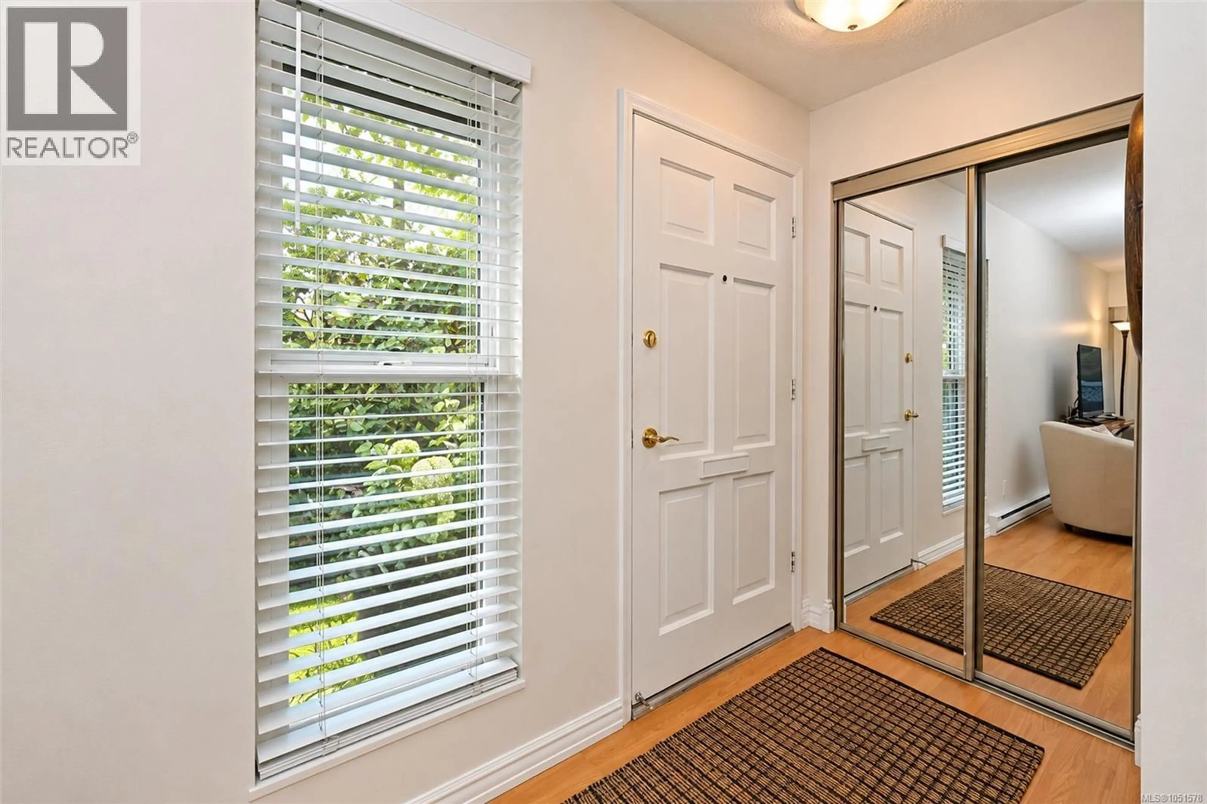 Indoor entryway for 2 - 278 ISLAND HIGHWAY, View Royal British Columbia V9B1G5
