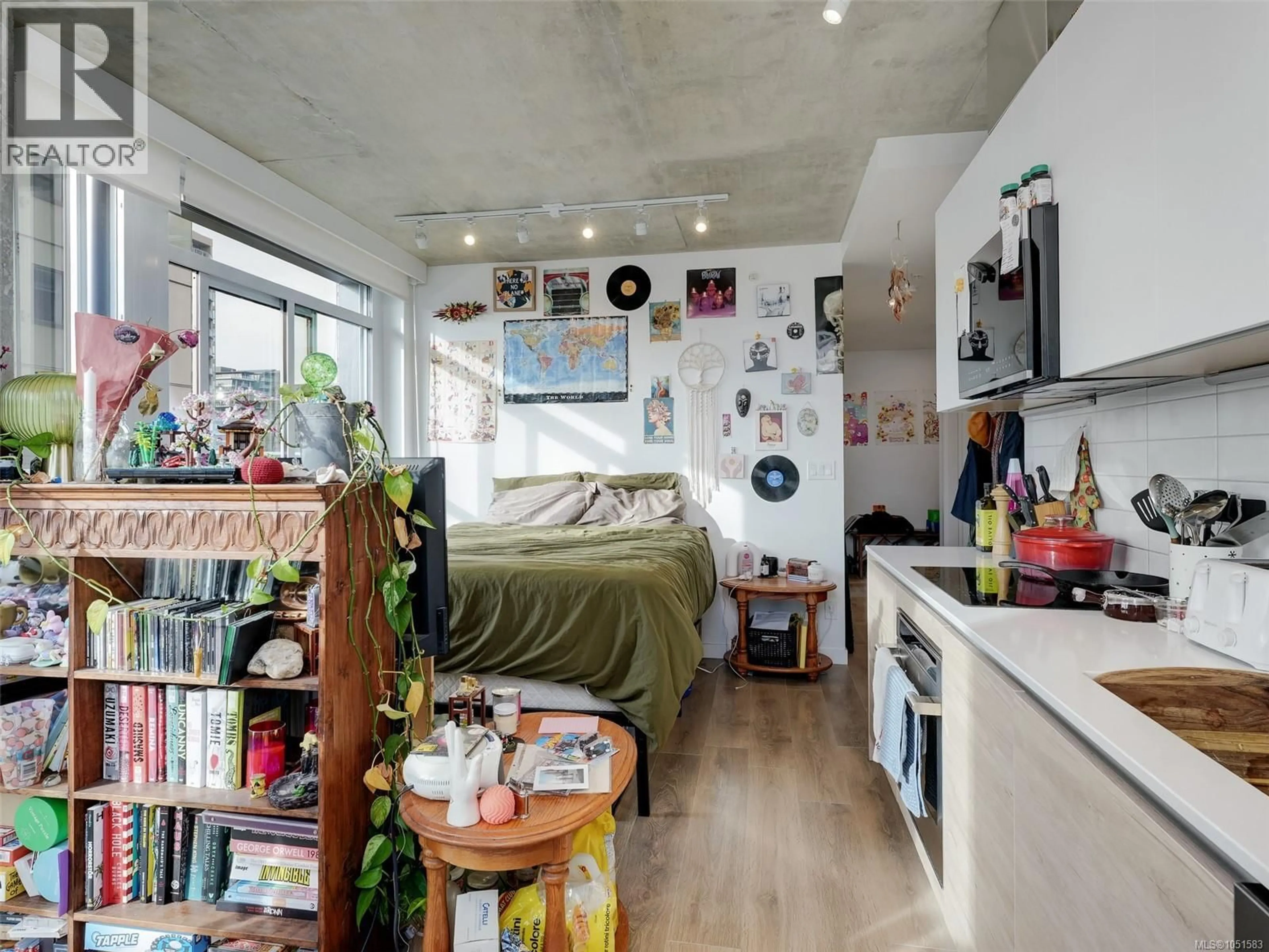 A pic of a room for 409 - 1097 VIEW STREET, Victoria British Columbia V8V0G9