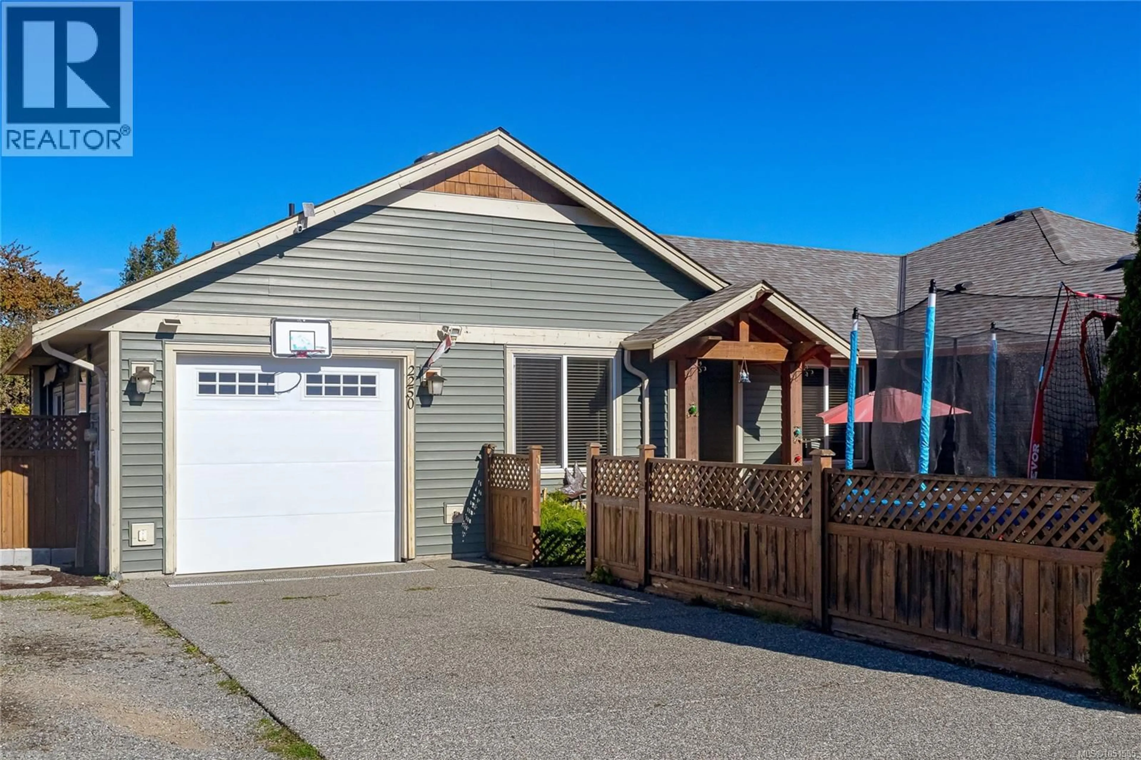 Home with vinyl exterior material, street for 2250 MEREDITH ROAD, Nanaimo British Columbia V9S5R9