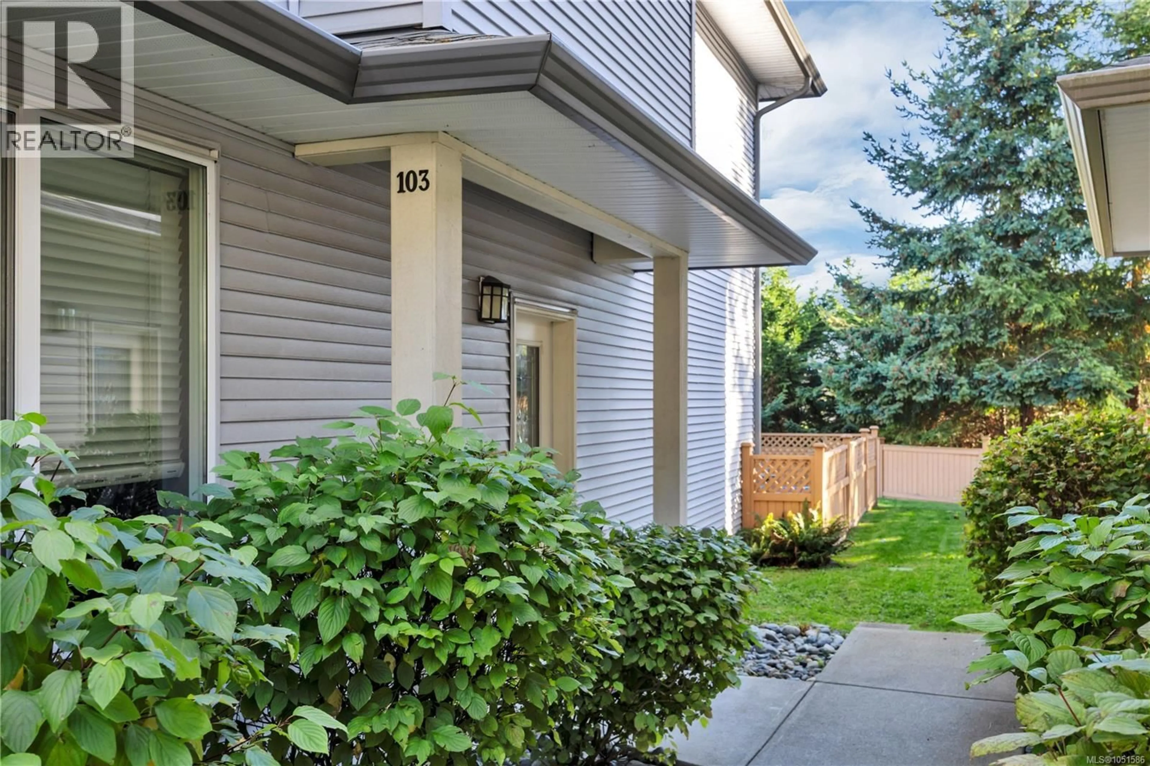 Home with vinyl exterior material, street for 103 - 2157 RIDGEMONT PLACE, Nanaimo British Columbia V9T0C8