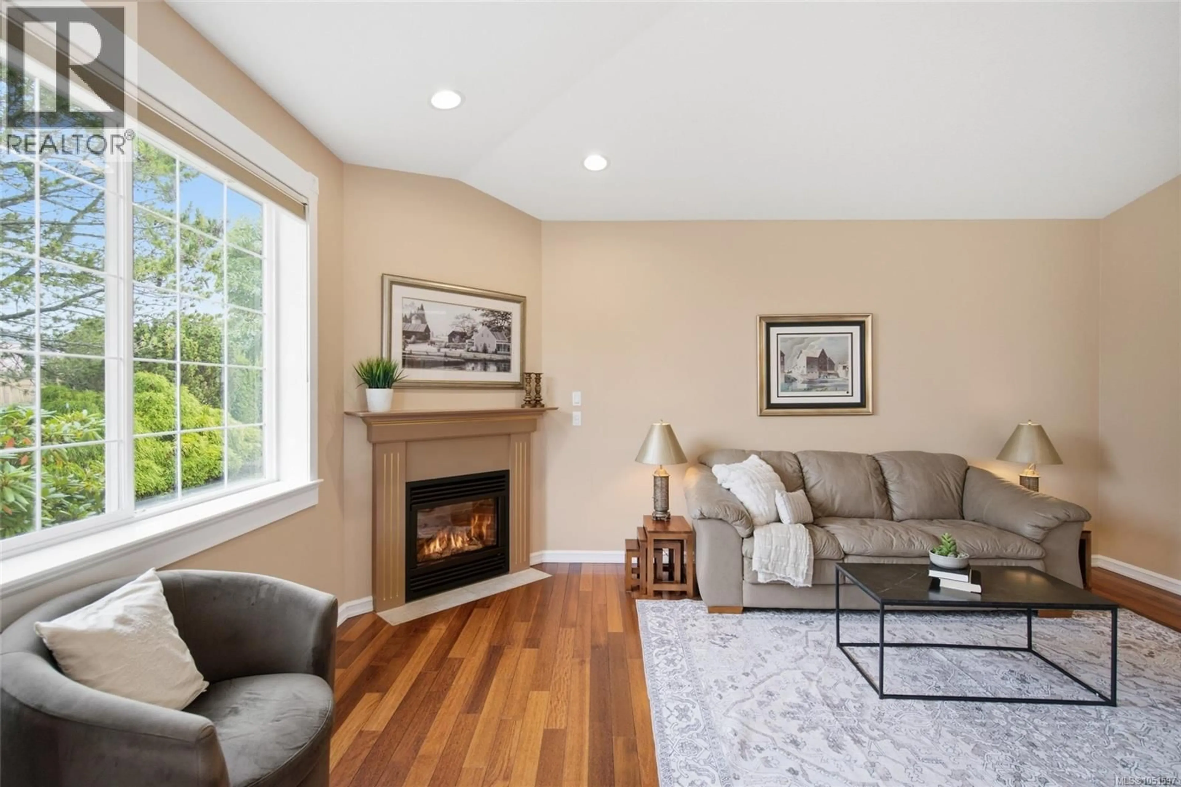Living room with furniture, wood/laminate floor for 6154 SATURNA AVENUE, Nanaimo British Columbia V9V1S8