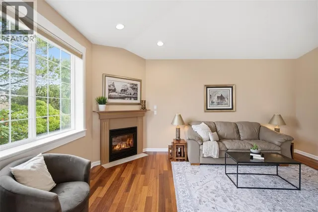 6154 SATURNA AVENUE, Nanaimo 3