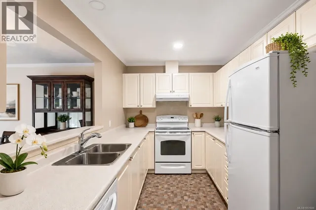 334 - 2245 JAMES WHITE BOULEVARD, Sidney 4