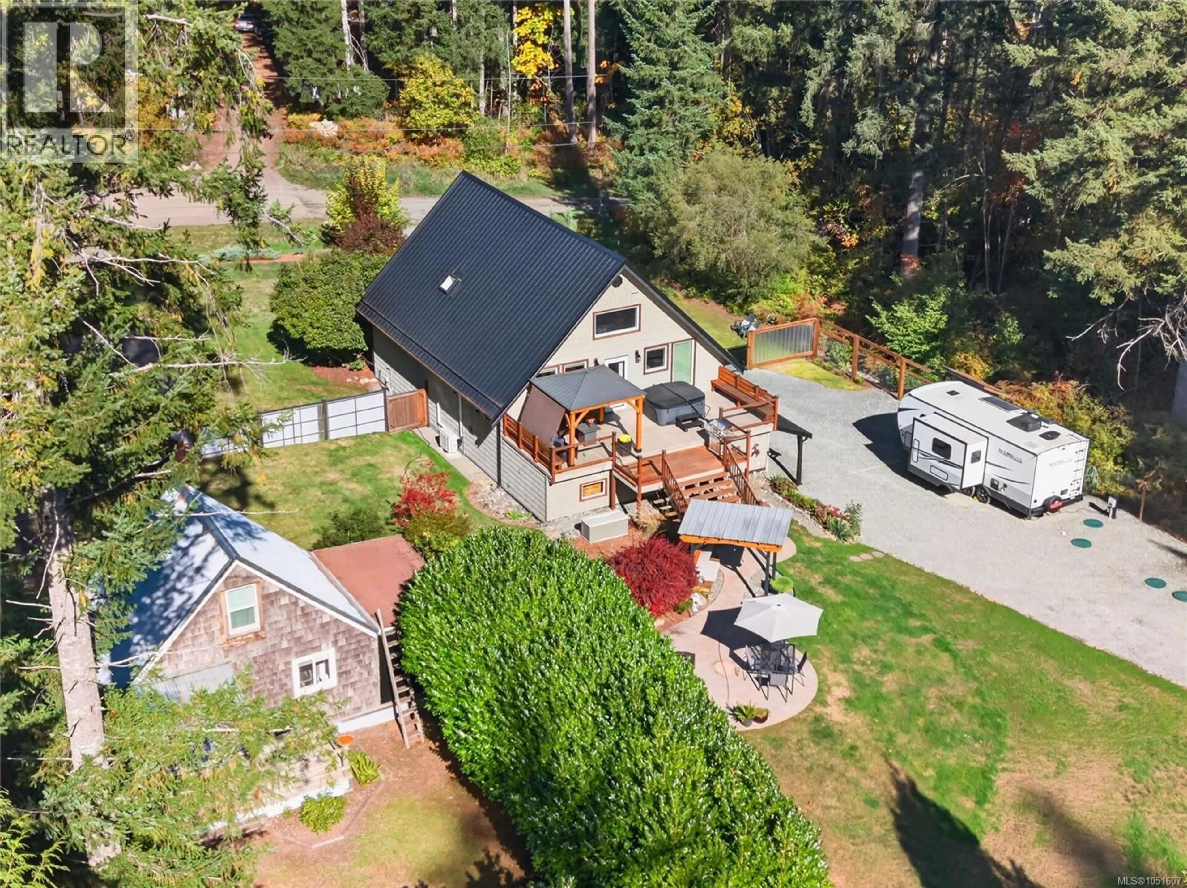 A pic from outside/outdoor area/front of a property/back of a property/a pic from drone, unknown for 1981 DZINI ROAD, Black Creek British Columbia V9J1H1