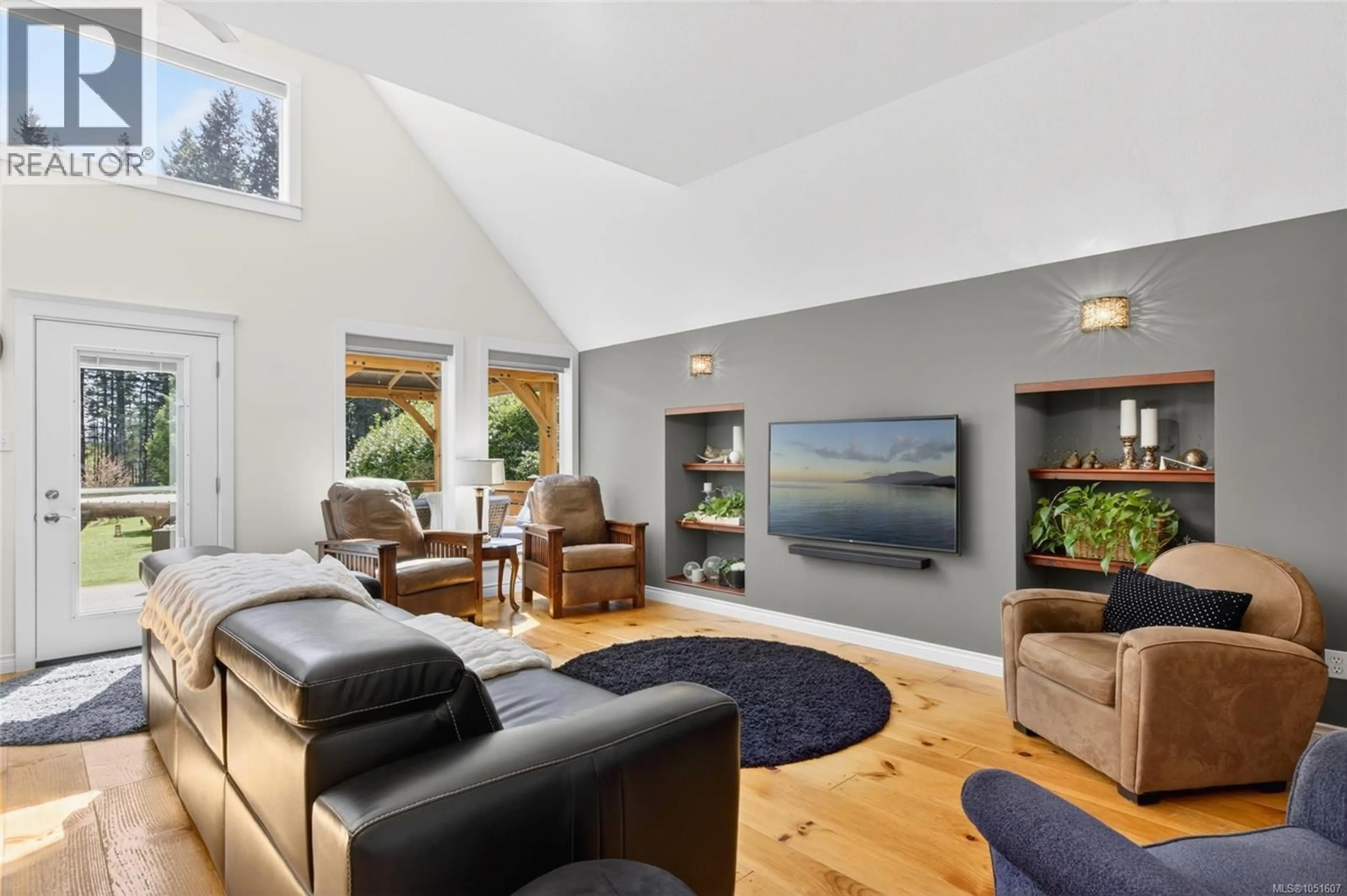 Living room with furniture, unknown for 1981 DZINI ROAD, Black Creek British Columbia V9J1H1