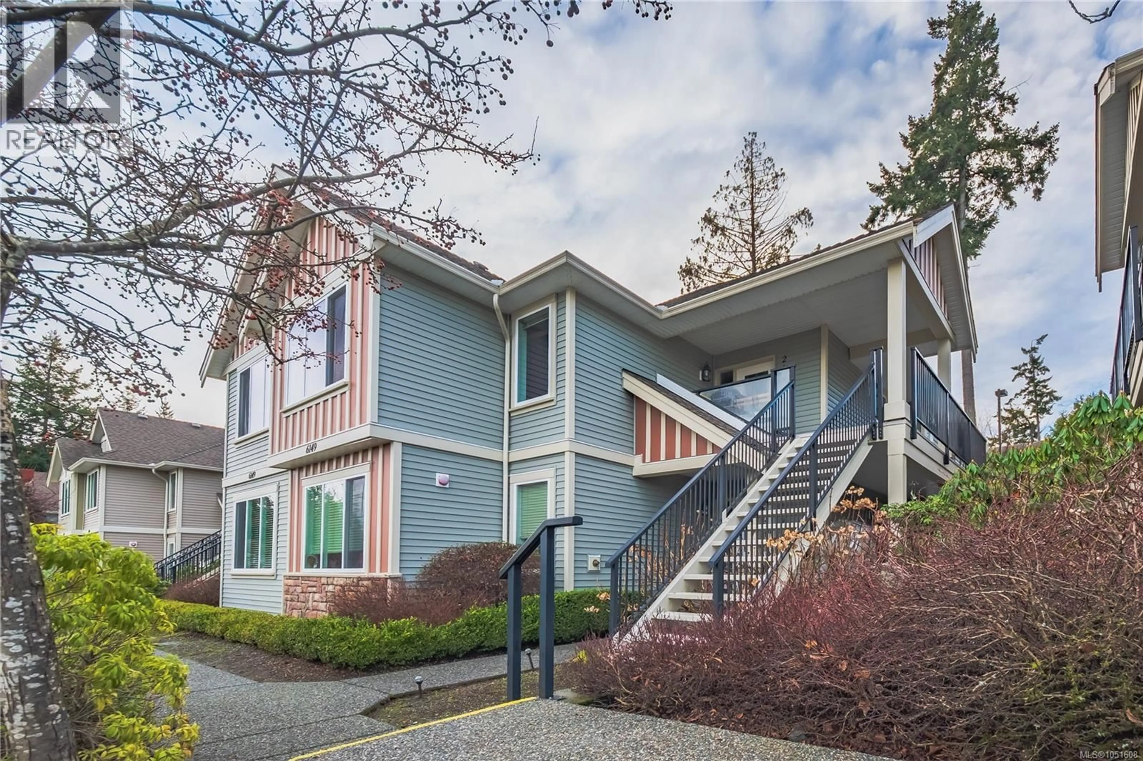 Home with vinyl exterior material, street for 102 - 6149 WASHINGTON WAY, Nanaimo British Columbia V9T0A2